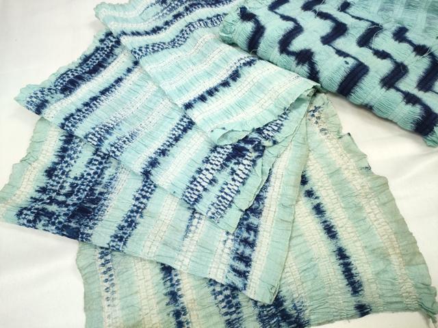 ■■■　サイズ　■■■ 長さ　　着尺分あり 幅　　　約31cm ■■■　商品詳細　■■■ 【交織・未使用】 状態は接写画像のように表地所々・裏面所々に薄い汚れがございます。 お安く出品致しますので、是非この機会にいかがでしょうか？ ※湯のし...