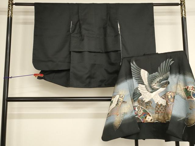 ■■■　サイズ　■■■ 【祝着】 身丈 71.5cm（肩から） 裄丈 47.5cm（肩上げ　2.5cm） 袖丈 56.5cm　縫込み 1.5cm 袖幅 30cm 前幅 18cm 後幅 22.5cm 着物縫いこみ 内揚げ 0cm （腰上げ　12.5cm） 裄 お袖側 約1cm　身頃側 約0cm 【羽織】 身丈 60cm（肩から） 裄丈 49.5cm（肩上げ　2cm） 袖丈 56.5cm　縫込み 1.5cm 袖幅 30.5cm 前幅 19cm 後幅 24.5cm （腰上げ　4.5cm） 裄 お袖側 約1.5cm　身頃側 約0cm ■■■　商品詳細　■■■ 着物【化繊】・羽織【化繊】のいずれも 状態は特に目立ったシミ汚れなどもなく大変良い状態です。 お安く出品致しますので、是非この機会にいかがでしょうか？ ■■■　注意事項　■■■ ■モニター発色の具合により色合いが異なる場合がございます。 ■寸法は多少の誤差が生じる場合がございますのでご了承ください。 ■縫込みの長さが左右非対称の場合は短い部分を記載しております。 左右非対称であってもご返品・お値引き等の保証は出来かねますので、ご了承の上ご購入をお願い致します。 ■シミ等のチェックには注意を払っておりますが、見落としがある場合もございますし、個人の見解も様々ですので神経質な方のご購入はお控えください。 ■箪笥に入っておりました着物や帯なので畳みシワや匂いがあるものもございます。 ■お休みは基本的に土日祝となりますが、その他臨時でお休みする場合がございますのでご了承ください。 ■商品の発送は平日のみの発送となります。 ■夜間と土曜、日曜日はお問い合わせの回答が遅れる場合がございます。 ■当店では、お直し、紋入れ、お手入れ等は承っておりません。 ■生地の状態（ヤケ、経年劣化等）によってはサイズ直しが出来ない場合がございます。 その点もどうかご了承のうえ、ご購入をお願いいたします。 ■弊社で取り扱う商品は一点ものにつき、時期や在庫状況に応じて金額が変更となる場合がございます。 ■検針は行っておりません。予めご了承いただきますようお願いいたします。 ■【洗える着物】と記載のある商品におきましては、商品お届け後に洗濯を行ってしまってからのご返品にはご対応しかねます。 念の為、専門店でのお手入れをお願いいたします。 ■写真に写っている物が全てになります。それ以外の付属品はございませんのでご了承ください。 ■状態に関する写真につきましては、掲載可能な写真枚数に限りがあるため、各箇所につき1枚参考画像を掲載しております。 ■着物のサイズ目安は下記を参考ください↓ ＜女性着物＞　お端折り次第で＋5cm　−1cmが着用可能サイズ 　例）身丈170cmの場合、身長160cm〜175cm ＜男性着物＞　身丈＋約25cm〜27cm程が適応身長 　例）身丈155cmの場合、身長180〜182cm