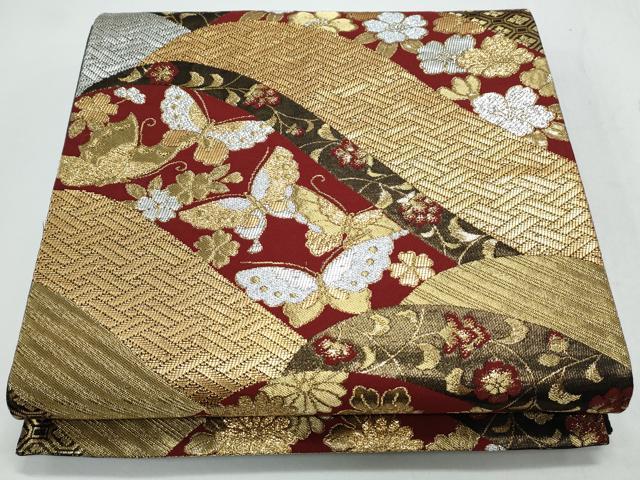 ■■■　サイズ　■■■ 長さ 420cm 幅 30.5cm程 ■■■　商品詳細　■■■ 【正絹】 詳細に関しましては、画像をご確認ください。 大変上質な逸品になります。 お安く出品致しますので、是非この機会にいかがでしょうか？ ■■■　注意事項　■■■ ■モニター発色の具合により色合いが異なる場合がございます。 ■寸法は多少の誤差が生じる場合がございますのでご了承ください。 ■縫込みの長さが左右非対称の場合は短い部分を記載しております。 左右非対称であってもご返品・お値引き等の保証は出来かねますので、ご了承の上ご購入をお願い致します。 ■シミ等のチェックには注意を払っておりますが、見落としがある場合もございますし、個人の見解も様々ですので神経質な方のご購入はお控えください。 ■箪笥に入っておりました着物や帯なので畳みシワや匂いがあるものもございます。 ■お休みは基本的に土日祝となりますが、その他臨時でお休みする場合がございますのでご了承ください。 ■商品の発送は平日のみの発送となります。 ■夜間と土曜、日曜日はお問い合わせの回答が遅れる場合がございます。 ■当店では、お直し、紋入れ、お手入れ等は承っておりません。 ■生地の状態（ヤケ、経年劣化等）によってはサイズ直しが出来ない場合がございます。 その点もどうかご了承のうえ、ご購入をお願いいたします。 ■弊社で取り扱う商品は一点ものにつき、時期や在庫状況に応じて金額が変更となる場合がございます。 ■検針は行っておりません。予めご了承いただきますようお願いいたします。 ■【洗える着物】と記載のある商品におきましては、商品お届け後に洗濯を行ってしまってからのご返品にはご対応しかねます。 念の為、専門店でのお手入れをお願いいたします。 ■着物のサイズ目安は下記を参考ください↓ ＜女性着物＞　お端折り次第で＋5cm　−1cmが着用可能サイズ 　例）身丈170cmの場合、身長160cm〜175cm ＜男性着物＞　身丈＋約25cm〜27cm程が適応身長 　例）身丈155cmの場合、身長180〜182cm