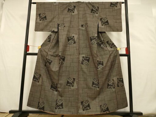 平和屋着物▼本場大島紬 7マルキ 泥染め 色紙源氏車 正絹 逸品 AAAP0208jd 平和屋着物▼本場大島紬 7マルキ 泥染め 色紙源氏車 正絹 逸品 AAAP0208jd