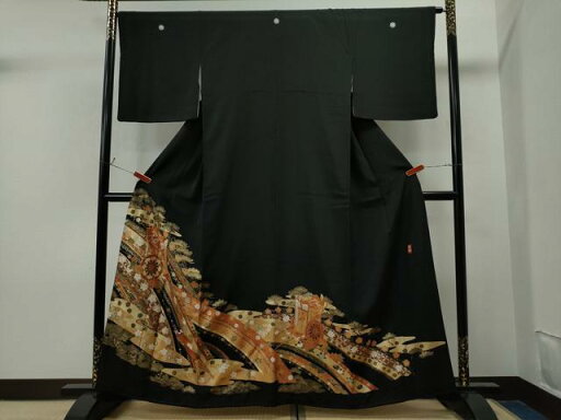 平和屋着物■豪華黒留袖 作家物 駒刺繍 御所車花唐草吉祥文 金彩 正絹 逸品 CAAM0781yc 平和屋着物■豪華黒留袖 作家物 駒刺繍 御所車花唐草吉祥文 金彩 正絹 逸品 CAAM0781yc