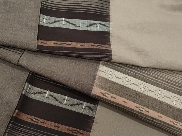 ■■■　サイズ　■■■ 身丈 163.5cm（肩から） 裄丈 63cm 袖丈 46cm　縫込み 3cm 袖幅 32.5cm 前幅 26cm 後幅 31cm 着物縫いこみ 内揚げ 0cm 裄 お袖側 約3cm　身頃側 約3cm ■■■　商品詳...