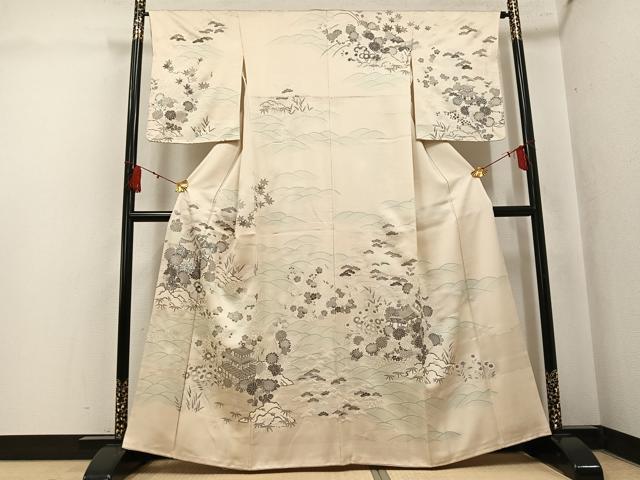 ■■■　サイズ　■■■ 身丈 159.5cm（肩から） 裄丈 65cm 袖丈 51cm　縫込み 7cm 袖幅 32cm 前幅 24cm 後幅 29cm 着物縫いこみ 内揚げ 3cm 裄 お袖側 約0cm　身頃側 約0cm ■■■　商品詳細　■■■ 【正絹】 状態は接写画像のように表地所々に箔の剥がれがございます。 大変上質な逸品になりますのでぜひお手入れをされてお召しになられてはいかがでしょうか。 お安く出品致しますので、是非この機会にいかがでしょうか？ ■■■　注意事項　■■■ ■モニター発色の具合により色合いが異なる場合がございます。 ■寸法は多少の誤差が生じる場合がございますのでご了承ください。 ■縫込みの長さが左右非対称の場合は短い部分を記載しております。 左右非対称であってもご返品・お値引き等の保証は出来かねますので、ご了承の上ご購入をお願い致します。 ■シミ等のチェックには注意を払っておりますが、見落としがある場合もございますし、個人の見解も様々ですので神経質な方のご購入はお控えください。 ■箪笥に入っておりました着物や帯なので畳みシワや匂いがあるものもございます。 ■お休みは基本的に土日祝となりますが、その他臨時でお休みする場合がございますのでご了承ください。 ■商品の発送は平日のみの発送となります。 ■夜間と土曜、日曜日はお問い合わせの回答が遅れる場合がございます。 ■当店では、お直し、紋入れ、お手入れ等は承っておりません。 ■生地の状態（ヤケ、経年劣化等）によってはサイズ直しが出来ない場合がございます。 その点もどうかご了承のうえ、ご購入をお願いいたします。 ■弊社で取り扱う商品は一点ものにつき、時期や在庫状況に応じて金額が変更となる場合がございます。 ■検針は行っておりません。予めご了承いただきますようお願いいたします。 ■【洗える着物】と記載のある商品におきましては、商品お届け後に洗濯を行ってしまってからのご返品にはご対応しかねます。 念の為、専門店でのお手入れをお願いいたします。 ■写真に写っている物が全てになります。それ以外の付属品はございませんのでご了承ください。 ■状態に関する写真につきましては、掲載可能な写真枚数に限りがあるため、各箇所につき1枚参考画像を掲載しております。 ■着物のサイズ目安は下記を参考ください↓ ＜女性着物＞　お端折り次第で＋5cm　－1cmが着用可能サイズ 　例）身丈170cmの場合、身長160cm～175cm ＜男性着物＞　身丈＋約25cm～27cm程が適応身長 　例）身丈155cmの場合、身長180～182cm