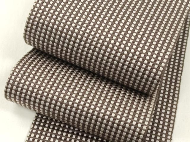 ■■■　サイズ　■■■ 長さ 372cm 幅 8.5cm程 ■■■　商品詳細　■■■ 【化繊】 状態は接写画像のように裏地に薄い汚れがございますが その他表地は特に目立ったシミ汚れなどもなく大変良い状態です。 着用時には見えない部分になるかと思いますのであまり気にならずお召になれるかと思います。 お安く出品致しますので、是非この機会にいかがでしょうか？ ※両側未かがりですが着用には問題ありません。 ■■■　注意事項　■■■ ■モニター発色の具合により色合いが異なる場合がございます。 ■寸法は多少の誤差が生じる場合がございますのでご了承ください。 ■縫込みの長さが左右非対称の場合は短い部分を記載しております。 左右非対称であってもご返品・お値引き等の保証は出来かねますので、ご了承の上ご購入をお願い致します。 ■シミ等のチェックには注意を払っておりますが、見落としがある場合もございますし、個人の見解も様々ですので神経質な方のご購入はお控えください。 ■箪笥に入っておりました着物や帯なので畳みシワや匂いがあるものもございます。 ■お休みは基本的に土日祝となりますが、その他臨時でお休みする場合がございますのでご了承ください。 ■商品の発送は平日のみの発送となります。 ■夜間と土曜、日曜日はお問い合わせの回答が遅れる場合がございます。 ■当店では、お直し、紋入れ、お手入れ等は承っておりません。 ■生地の状態（ヤケ、経年劣化等）によってはサイズ直しが出来ない場合がございます。 その点もどうかご了承のうえ、ご購入をお願いいたします。 ■弊社で取り扱う商品は一点ものにつき、時期や在庫状況に応じて金額が変更となる場合がございます。 ■検針は行っておりません。予めご了承いただきますようお願いいたします。 ■【洗える着物】と記載のある商品におきましては、商品お届け後に洗濯を行ってしまってからのご返品にはご対応しかねます。 念の為、専門店でのお手入れをお願いいたします。 ■写真に写っている物が全てになります。それ以外の付属品はございませんのでご了承ください。 ■状態に関する写真につきましては、掲載可能な写真枚数に限りがあるため、各箇所につき1枚参考画像を掲載しております。 ■着物のサイズ目安は下記を参考ください↓ ＜女性着物＞　お端折り次第で＋5cm　−1cmが着用可能サイズ 　例）身丈170cmの場合、身長160cm〜175cm ＜男性着物＞　身丈＋約25cm〜27cm程が適応身長 　例）身丈155cmの場合、身長180〜182cm