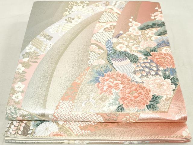 ■■■　サイズ　■■■ 長さ 432cm 幅 30.5cm程 ■■■　商品詳細　■■■ 【正絹・関西仕立て】 詳細に関しましては、画像をご確認ください。 大変上質な逸品になります。 お安く出品致しますので、是非この機会にいかがでしょうか？ ■■■　注意事項　■■■ ■モニター発色の具合により色合いが異なる場合がございます。 ■寸法は多少の誤差が生じる場合がございますのでご了承ください。 ■縫込みの長さが左右非対称の場合は短い部分を記載しております。 左右非対称であってもご返品・お値引き等の保証は出来かねますので、ご了承の上ご購入をお願い致します。 ■シミ等のチェックには注意を払っておりますが、見落としがある場合もございますし、個人の見解も様々ですので神経質な方のご購入はお控えください。 ■箪笥に入っておりました着物や帯なので畳みシワや匂いがあるものもございます。 ■お休みは基本的に土日祝となりますが、その他臨時でお休みする場合がございますのでご了承ください。 ■商品の発送は平日のみの発送となります。 ■夜間と土曜、日曜日はお問い合わせの回答が遅れる場合がございます。 ■当店では、お直し、紋入れ、お手入れ等は承っておりません。 ■生地の状態（ヤケ、経年劣化等）によってはサイズ直しが出来ない場合がございます。 その点もどうかご了承のうえ、ご購入をお願いいたします。 ■弊社で取り扱う商品は一点ものにつき、時期や在庫状況に応じて金額が変更となる場合がございます。 ■検針は行っておりません。予めご了承いただきますようお願いいたします。 ■【洗える着物】と記載のある商品におきましては、商品お届け後に洗濯を行ってしまってからのご返品にはご対応しかねます。 念の為、専門店でのお手入れをお願いいたします。 ■着物のサイズ目安は下記を参考ください↓ ＜女性着物＞　お端折り次第で＋5cm　−1cmが着用可能サイズ 　例）身丈170cmの場合、身長160cm〜175cm ＜男性着物＞　身丈＋約25cm〜27cm程が適応身長 　例）身丈155cmの場合、身長180〜182cm