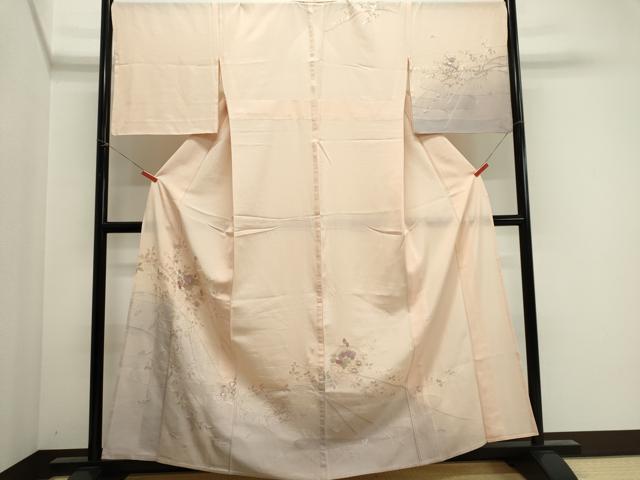 ■■■　サイズ　■■■ 身丈 161.5cm（肩から） 裄丈 68cm 袖丈 48.5cm　縫込み 4.5cm 袖幅 35cm 前幅 26cm 後幅 30cm 着物縫いこみ 内揚げ 5cm 裄 お袖側 約1cm　身頃側 約0cm ■■■　商品詳細　■■■ 【正絹】 状態は接写画像のように表地所々に汚れがございます。 大変上質な逸品になりますのでぜひお手入れをされてお召しになられてはいかがでしょうか。 お安く出品致しますので、是非この機会にいかがでしょうか？ ■■■　注意事項　■■■ ■モニター発色の具合により色合いが異なる場合がございます。 ■寸法は多少の誤差が生じる場合がございますのでご了承ください。 ■縫込みの長さが左右非対称の場合は短い部分を記載しております。 左右非対称であってもご返品・お値引き等の保証は出来かねますので、ご了承の上ご購入をお願い致します。 ■シミ等のチェックには注意を払っておりますが、見落としがある場合もございますし、個人の見解も様々ですので神経質な方のご購入はお控えください。 ■箪笥に入っておりました着物や帯なので畳みシワや匂いがあるものもございます。 ■お休みは基本的に土日祝となりますが、その他臨時でお休みする場合がございますのでご了承ください。 ■商品の発送は平日のみの発送となります。 ■夜間と土曜、日曜日はお問い合わせの回答が遅れる場合がございます。 ■当店では、お直し、紋入れ、お手入れ等は承っておりません。 ■生地の状態（ヤケ、経年劣化等）によってはサイズ直しが出来ない場合がございます。 その点もどうかご了承のうえ、ご購入をお願いいたします。 ■弊社で取り扱う商品は一点ものにつき、時期や在庫状況に応じて金額が変更となる場合がございます。 ■検針は行っておりません。予めご了承いただきますようお願いいたします。 ■【洗える着物】と記載のある商品におきましては、商品お届け後に洗濯を行ってしまってからのご返品にはご対応しかねます。 念の為、専門店でのお手入れをお願いいたします。 ■写真に写っている物が全てになります。それ以外の付属品はございませんのでご了承ください。 ■状態に関する写真につきましては、掲載可能な写真枚数に限りがあるため、各箇所につき1枚参考画像を掲載しております。 ■着物のサイズ目安は下記を参考ください↓ ＜女性着物＞　お端折り次第で＋5cm　－1cmが着用可能サイズ 　例）身丈170cmの場合、身長160cm～175cm ＜男性着物＞　身丈＋約25cm～27cm程が適応身長 　例）身丈155cmの場合、身長180～182cm