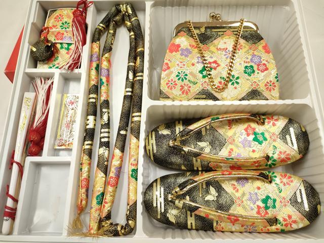 平和屋着物[]七五三　女の子　7歳　小物セット(帯締め・バッグ・草履)　花蝶文　金糸　箱付き　逸品　DABA3947ma