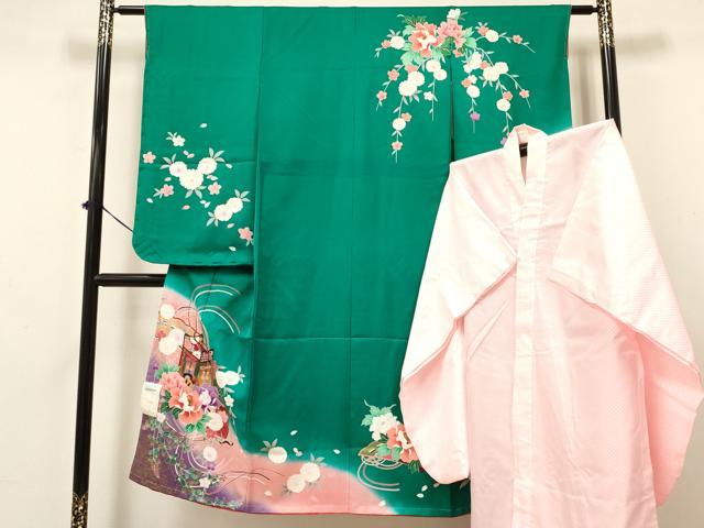 ■■■　サイズ　■■■ 【祝着】 身丈 138cm（肩から） 裄丈 59.5cm（肩上げ　0cm） 袖丈 74cm　縫込み 1.5cm 袖幅 33.5cm 前幅 18.5cm 後幅 26cm 着物縫いこみ 内揚げ 0cm （腰上げ　0cm） 裄 お袖側 約2cm　身頃側 約0cm 【長襦袢】 身丈 104cm（肩から） 裄丈 57.5cm（肩上げ　0cm） 袖丈 73cm　縫込み 2cm 袖幅 32cm 前幅 28cm 後幅 26cm 着物縫いこみ 内揚げ 0cm （腰上げ　0cm） 裄 お袖側 約0cm　身頃側 約1cm ■■■　商品詳細　■■■ 着物【表地：正絹・胴裏：化繊・未使用・重ね衿：取り外し可能】の 状態は特に目立ったシミ汚れなどもなく大変良い状態です。 長襦袢【化繊・未使用】の 状態は特に目立ったシミ汚れなどもなく大変良い状態です。 大変上質な逸品になります。 お安く出品致しますので、是非この機会にいかがでしょうか？ ※着物・襦袢共に肩上げと腰上げがされておりません。 ■■■　注意事項　■■■ ■モニター発色の具合により色合いが異なる場合がございます。 ■寸法は多少の誤差が生じる場合がございますのでご了承ください。 ■縫込みの長さが左右非対称の場合は短い部分を記載しております。 左右非対称であってもご返品・お値引き等の保証は出来かねますので、ご了承の上ご購入をお願い致します。 ■シミ等のチェックには注意を払っておりますが、見落としがある場合もございますし、個人の見解も様々ですので神経質な方のご購入はお控えください。 ■箪笥に入っておりました着物や帯なので畳みシワや匂いがあるものもございます。 ■お休みは基本的に土日祝となりますが、その他臨時でお休みする場合がございますのでご了承ください。 ■商品の発送は平日のみの発送となります。 ■夜間と土曜、日曜日はお問い合わせの回答が遅れる場合がございます。 ■当店では、お直し、紋入れ、お手入れ等は承っておりません。 ■生地の状態（ヤケ、経年劣化等）によってはサイズ直しが出来ない場合がございます。 その点もどうかご了承のうえ、ご購入をお願いいたします。 ■弊社で取り扱う商品は一点ものにつき、時期や在庫状況に応じて金額が変更となる場合がございます。 ■検針は行っておりません。予めご了承いただきますようお願いいたします。 ■【洗える着物】と記載のある商品におきましては、商品お届け後に洗濯を行ってしまってからのご返品にはご対応しかねます。 念の為、専門店でのお手入れをお願いいたします。 ■着物のサイズ目安は下記を参考ください↓ ＜女性着物＞　お端折り次第で＋5cm　−1cmが着用可能サイズ 　例）身丈170cmの場合、身長160cm〜175cm ＜男性着物＞　身丈＋約25cm〜27cm程が適応身長 　例）身丈155cmの場合、身長180〜182cm