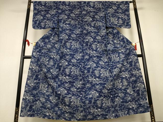 ■■■　サイズ　■■■ 身丈 152.5cm（肩から） 裄丈 63.5cm 袖丈 43cm　縫込み 1cm 袖幅 32.5cm 前幅 24.5cm 後幅 31cm 着物縫いこみ 内揚げ 0cm 裄 お袖側 約1cm　身頃側 約0cm ■■■　商品詳細　■■■ 【綿】 状態は接写画像のように衿裏・衿山・胴裏に薄い汚れ、内揚げに糸解けがございますが その他特に目立ったシミ汚れなどもなく大変良い状態です。 大変上質な逸品になります。 お安く出品致しますので、是非この機会にいかがでしょうか？ ■■■　注意事項　■■■ ■モニター発色の具合により色合いが異なる場合がございます。 ■寸法は多少の誤差が生じる場合がございますのでご了承ください。 ■縫込みの長さが左右非対称の場合は短い部分を記載しております。 左右非対称であってもご返品・お値引き等の保証は出来かねますので、ご了承の上ご購入をお願い致します。 ■シミ等のチェックには注意を払っておりますが、見落としがある場合もございますし、個人の見解も様々ですので神経質な方のご購入はお控えください。 ■箪笥に入っておりました着物や帯なので畳みシワや匂いがあるものもございます。 ■お休みは基本的に土日祝となりますが、その他臨時でお休みする場合がございますのでご了承ください。 ■商品の発送は平日のみの発送となります。 ■夜間と土曜、日曜日はお問い合わせの回答が遅れる場合がございます。 ■当店では、お直し、紋入れ、お手入れ等は承っておりません。 ■生地の状態（ヤケ、経年劣化等）によってはサイズ直しが出来ない場合がございます。 その点もどうかご了承のうえ、ご購入をお願いいたします。 ■弊社で取り扱う商品は一点ものにつき、時期や在庫状況に応じて金額が変更となる場合がございます。 ■検針は行っておりません。予めご了承いただきますようお願いいたします。 ■【洗える着物】と記載のある商品におきましては、商品お届け後に洗濯を行ってしまってからのご返品にはご対応しかねます。 念の為、専門店でのお手入れをお願いいたします。 ■写真に写っている物が全てになります。それ以外の付属品はございませんのでご了承ください。 ■状態に関する写真につきましては、掲載可能な写真枚数に限りがあるため、各箇所につき1枚参考画像を掲載しております。 ■着物のサイズ目安は下記を参考ください↓ ＜女性着物＞　お端折り次第で＋5cm　−1cmが着用可能サイズ 　例）身丈170cmの場合、身長160cm〜175cm ＜男性着物＞　身丈＋約25cm〜27cm程が適応身長 　例）身丈155cmの場合、身長180〜182cm