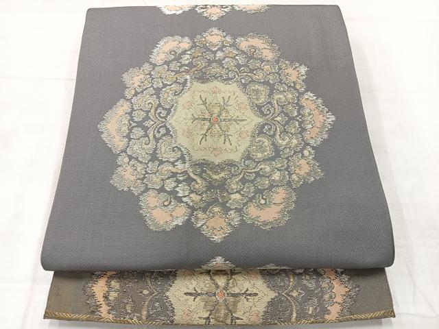 ■■■　サイズ　■■■ 長さ 424cm 幅 30.5cm程 ■■■　商品詳細　■■■ 【正絹・芯なし】 詳細に関しましては、画像をご確認ください。 大変上質な逸品になります。 お安く出品致しますので、是非この機会にいかがでしょうか？ ■■■　注意事項　■■■ ■モニター発色の具合により色合いが異なる場合がございます。 ■寸法は多少の誤差が生じる場合がございますのでご了承ください。 ■縫込みの長さが左右非対称の場合は短い部分を記載しております。 左右非対称であってもご返品・お値引き等の保証は出来かねますので、ご了承の上ご購入をお願い致します。 ■シミ等のチェックには注意を払っておりますが、見落としがある場合もございますし、個人の見解も様々ですので神経質な方のご購入はお控えください。 ■箪笥に入っておりました着物や帯なので畳みシワや匂いがあるものもございます。 ■お休みは基本的に土日祝となりますが、その他臨時でお休みする場合がございますのでご了承ください。 ■商品の発送は平日のみの発送となります。 ■夜間と土曜、日曜日はお問い合わせの回答が遅れる場合がございます。 ■当店では、お直し、紋入れ、お手入れ等は承っておりません。 ■生地の状態（ヤケ、経年劣化等）によってはサイズ直しが出来ない場合がございます。 その点もどうかご了承のうえ、ご購入をお願いいたします。 ■弊社で取り扱う商品は一点ものにつき、時期や在庫状況に応じて金額が変更となる場合がございます。 ■検針は行っておりません。予めご了承いただきますようお願いいたします。 ■【洗える着物】と記載のある商品におきましては、商品お届け後に洗濯を行ってしまってからのご返品にはご対応しかねます。 念の為、専門店でのお手入れをお願いいたします。 ■着物のサイズ目安は下記を参考ください↓ ＜女性着物＞　お端折り次第で＋5cm　−1cmが着用可能サイズ 　例）身丈170cmの場合、身長160cm〜175cm ＜男性着物＞　身丈＋約25cm〜27cm程が適応身長 　例）身丈155cmの場合、身長180〜182cm