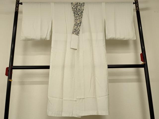 ■■■　サイズ　■■■ 身丈 126cm（肩から） 裄丈 66.5cm 袖丈 48.5cm　縫込み 5.5cm 袖幅 34.5cm 前幅 28.5cm 後幅 32.5cm 着物縫いこみ 内揚げ 9cm 裄 お袖側 約2cm　身頃側 約2cm ■■■　商品詳細　■■■ 【正絹】 状態は接写画像のように後身頃に糸解け・汚れ、両袖に汚れがございますが その他特に目立ったシミ汚れなどもなく大変良い状態です。 大変上質な逸品になります。 お安く出品致しますので、是非この機会にいかがでしょうか？ ■■■　注意事項　■■■ ■モニター発色の具合により色合いが異なる場合がございます。 ■寸法は多少の誤差が生じる場合がございますのでご了承ください。 ■縫込みの長さが左右非対称の場合は短い部分を記載しております。 左右非対称であってもご返品・お値引き等の保証は出来かねますので、ご了承の上ご購入をお願い致します。 ■シミ等のチェックには注意を払っておりますが、見落としがある場合もございますし、個人の見解も様々ですので神経質な方のご購入はお控えください。 ■箪笥に入っておりました着物や帯なので畳みシワや匂いがあるものもございます。 ■お休みは基本的に土日祝となりますが、その他臨時でお休みする場合がございますのでご了承ください。 ■商品の発送は平日のみの発送となります。 ■夜間と土曜、日曜日はお問い合わせの回答が遅れる場合がございます。 ■当店では、お直し、紋入れ、お手入れ等は承っておりません。 ■生地の状態（ヤケ、経年劣化等）によってはサイズ直しが出来ない場合がございます。 その点もどうかご了承のうえ、ご購入をお願いいたします。 ■弊社で取り扱う商品は一点ものにつき、時期や在庫状況に応じて金額が変更となる場合がございます。 ■検針は行っておりません。予めご了承いただきますようお願いいたします。 ■【洗える着物】と記載のある商品におきましては、商品お届け後に洗濯を行ってしまってからのご返品にはご対応しかねます。 念の為、専門店でのお手入れをお願いいたします。 ■着物のサイズ目安は下記を参考ください↓ ＜女性着物＞　お端折り次第で＋5cm　−1cmが着用可能サイズ 　例）身丈170cmの場合、身長160cm〜175cm ＜男性着物＞　身丈＋約25cm〜27cm程が適応身長 　例）身丈155cmの場合、身長180〜182cm