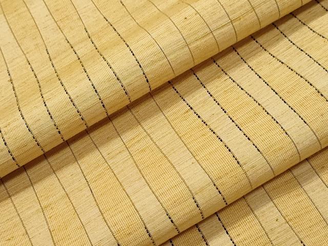 ■■■　サイズ　■■■ 身丈 150cm（肩から） 裄丈 65cm 袖丈 48.5cm　縫込み 3.5cm 袖幅 33.5cm 前幅 22.5cm 後幅 30cm 着物縫いこみ 内揚げ 0cm 裄 お袖側 約2.5cm　身頃側 約0cm ■■■　商品詳細　■■■ 【正絹・バチ衿】 状態は特に目立ったシミ汚れなどもなく大変良い状態です。 大変上質な逸品になります。 お安く出品致しますので、是非この機会にいかがでしょうか？ ■■■　注意事項　■■■ ■モニター発色の具合により色合いが異なる場合がございます。 ■寸法は多少の誤差が生じる場合がございますのでご了承ください。 ■縫込みの長さが左右非対称の場合は短い部分を記載しております。 左右非対称であってもご返品・お値引き等の保証は出来かねますので、ご了承の上ご購入をお願い致します。 ■シミ等のチェックには注意を払っておりますが、見落としがある場合もございますし、個人の見解も様々ですので神経質な方のご購入はお控えください。 ■箪笥に入っておりました着物や帯なので畳みシワや匂いがあるものもございます。 ■お休みは基本的に土日祝となりますが、その他臨時でお休みする場合がございますのでご了承ください。 ■商品の発送は平日のみの発送となります。 ■夜間と土曜、日曜日はお問い合わせの回答が遅れる場合がございます。 ■当店では、お直し、紋入れ、お手入れ等は承っておりません。 ■生地の状態（ヤケ、経年劣化等）によってはサイズ直しが出来ない場合がございます。 その点もどうかご了承のうえ、ご購入をお願いいたします。 ■弊社で取り扱う商品は一点ものにつき、時期や在庫状況に応じて金額が変更となる場合がございます。 ■検針は行っておりません。予めご了承いただきますようお願いいたします。 ■【洗える着物】と記載のある商品におきましては、商品お届け後に洗濯を行ってしまってからのご返品にはご対応しかねます。 念の為、専門店でのお手入れをお願いいたします。 ■写真に写っている物が全てになります。それ以外の付属品はございませんのでご了承ください。 ■状態に関する写真につきましては、掲載可能な写真枚数に限りがあるため、各箇所につき1枚参考画像を掲載しております。 ■着物のサイズ目安は下記を参考ください↓ ＜女性着物＞　お端折り次第で＋5cm　－1cmが着用可能サイズ 　例）身丈170cmの場合、身長160cm～175cm ＜男性着物＞　身丈＋約25cm～27cm程が適応身長 　例）身丈155cmの場合、身長180～182cm