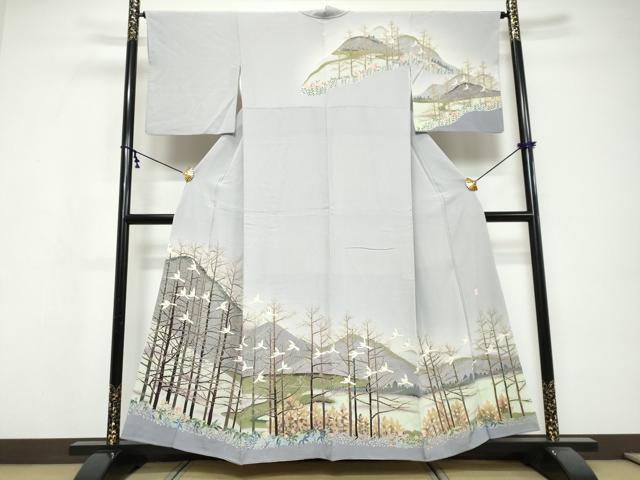 ■■■　サイズ　■■■ 身丈 155.5cm（肩から） 裄丈 65cm 袖丈 49cm　縫込み 3cm 袖幅 33.5cm 前幅 24.5cm 後幅 29.5cm 着物縫いこみ 内揚げ 8cm 裄 お袖側 約3cm　身頃側 約2cm ■■■　商品詳細　■■■ 【正絹】 状態は接写画像のように下前・下前おくみ・後身頃・両袖前後・衿裏・八掛・衿山に薄い汚れがございますが その他特に目立ったシミ汚れなどもなく大変良い状態です。 大変上質な逸品になります。 お安く出品致しますので、是非この機会にいかがでしょうか？ ■■■　注意事項　■■■ ■モニター発色の具合により色合いが異なる場合がございます。 ■寸法は多少の誤差が生じる場合がございますのでご了承ください。 ■縫込みの長さが左右非対称の場合は短い部分を記載しております。 左右非対称であってもご返品・お値引き等の保証は出来かねますので、ご了承の上ご購入をお願い致します。 ■シミ等のチェックには注意を払っておりますが、見落としがある場合もございますし、個人の見解も様々ですので神経質な方のご購入はお控えください。 ■箪笥に入っておりました着物や帯なので畳みシワや匂いがあるものもございます。 ■お休みは基本的に土日祝となりますが、その他臨時でお休みする場合がございますのでご了承ください。 ■商品の発送は平日のみの発送となります。 ■夜間と土曜、日曜日はお問い合わせの回答が遅れる場合がございます。 ■当店では、お直し、紋入れ、お手入れ等は承っておりません。 ■生地の状態（ヤケ、経年劣化等）によってはサイズ直しが出来ない場合がございます。 その点もどうかご了承のうえ、ご購入をお願いいたします。 ■弊社で取り扱う商品は一点ものにつき、時期や在庫状況に応じて金額が変更となる場合がございます。 ■検針は行っておりません。予めご了承いただきますようお願いいたします。 ■【洗える着物】と記載のある商品におきましては、商品お届け後に洗濯を行ってしまってからのご返品にはご対応しかねます。 念の為、専門店でのお手入れをお願いいたします。 ■写真に写っている物が全てになります。それ以外の付属品はございませんのでご了承ください。 ■状態に関する写真につきましては、掲載可能な写真枚数に限りがあるため、各箇所につき1枚参考画像を掲載しております。 ■着物のサイズ目安は下記を参考ください↓ ＜女性着物＞　お端折り次第で＋5cm　−1cmが着用可能サイズ 　例）身丈170cmの場合、身長160cm〜175cm ＜男性着物＞　身丈＋約25cm〜27cm程が適応身長 　例）身丈155cmの場合、身長180〜182cm