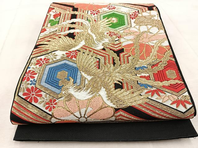 ■■■　サイズ　■■■ 長さ 428cm 幅 30cm程 ■■■　商品詳細　■■■ 【交織・芯なし】 詳細に関しましては、画像をご確認ください。 お安く出品致しますので、是非この機会にいかがでしょうか？ ■■■　注意事項　■■■ ■モニター発色の具合により色合いが異なる場合がございます。 ■寸法は多少の誤差が生じる場合がございますのでご了承ください。 ■縫込みの長さが左右非対称の場合は短い部分を記載しております。 左右非対称であってもご返品・お値引き等の保証は出来かねますので、ご了承の上ご購入をお願い致します。 ■シミ等のチェックには注意を払っておりますが、見落としがある場合もございますし、個人の見解も様々ですので神経質な方のご購入はお控えください。 ■箪笥に入っておりました着物や帯なので畳みシワや匂いがあるものもございます。 ■お休みは基本的に土日祝となりますが、その他臨時でお休みする場合がございますのでご了承ください。 ■商品の発送は平日のみの発送となります。 ■夜間と土曜、日曜日はお問い合わせの回答が遅れる場合がございます。 ■当店では、お直し、紋入れ、お手入れ等は承っておりません。 ■生地の状態（ヤケ、経年劣化等）によってはサイズ直しが出来ない場合がございます。 その点もどうかご了承のうえ、ご購入をお願いいたします。 ■弊社で取り扱う商品は一点ものにつき、時期や在庫状況に応じて金額が変更となる場合がございます。 ■検針は行っておりません。予めご了承いただきますようお願いいたします。 ■【洗える着物】と記載のある商品におきましては、商品お届け後に洗濯を行ってしまってからのご返品にはご対応しかねます。 念の為、専門店でのお手入れをお願いいたします。 ■着物のサイズ目安は下記を参考ください↓ ＜女性着物＞　お端折り次第で＋5?　−10?が着用可能サイズ 　例）身丈170?の場合、身長160?〜175? ＜男性着物＞　身丈＋約25?〜27?程が適応身長 　例）身丈155?の場合、身長180〜182?