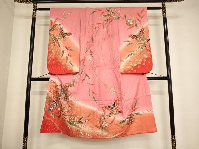 ■■■　サイズ　■■■ 【祝着】 身丈 135.5cm（肩から） 裄丈 50.5cm（肩上げ　2.5cm） 袖丈 74cm　縫込み 6cm 袖幅 32cm 前幅 18.5cm 後幅 25cm 着物縫いこみ 内揚げ 0cm （腰上げ　0cm） 裄 お袖側 約1.5cm　身頃側 約2cm ■■■　商品詳細　■■■ 着物【正絹】の状態は接写画像のように上前・右袖前に汚れがございますが その他特に目立ったシミ汚れなどもなく大変良い状態です。 特に目立ったシミ汚れなどもなく大変良い状態です。 大変上質な逸品になります。 お安く出品致しますので、是非この機会にいかがでしょうか？ ■■■　注意事項　■■■ ■モニター発色の具合により色合いが異なる場合がございます。 ■寸法は多少の誤差が生じる場合がございますのでご了承ください。 ■縫込みの長さが左右非対称の場合は短い部分を記載しております。 左右非対称であってもご返品・お値引き等の保証は出来かねますので、ご了承の上ご購入をお願い致します。 ■シミ等のチェックには注意を払っておりますが、見落としがある場合もございますし、個人の見解も様々ですので神経質な方のご購入はお控えください。 ■箪笥に入っておりました着物や帯なので畳みシワや匂いがあるものもございます。 ■お休みは基本的に土日祝となりますが、その他臨時でお休みする場合がございますのでご了承ください。 ■商品の発送は平日のみの発送となります。 ■夜間と土曜、日曜日はお問い合わせの回答が遅れる場合がございます。 ■当店では、お直し、紋入れ、お手入れ等は承っておりません。 ■生地の状態（ヤケ、経年劣化等）によってはサイズ直しが出来ない場合がございます。 その点もどうかご了承のうえ、ご購入をお願いいたします。 ■弊社で取り扱う商品は一点ものにつき、時期や在庫状況に応じて金額が変更となる場合がございます。 ■検針は行っておりません。予めご了承いただきますようお願いいたします。 ■【洗える着物】と記載のある商品におきましては、商品お届け後に洗濯を行ってしまってからのご返品にはご対応しかねます。 念の為、専門店でのお手入れをお願いいたします。 ■着物のサイズ目安は下記を参考ください↓ ＜女性着物＞　お端折り次第で＋5cm　−1cmが着用可能サイズ 　例）身丈170cmの場合、身長160cm〜175cm ＜男性着物＞　身丈＋約25cm〜27cm程が適応身長 　例）身丈155cmの場合、身長180〜182cm