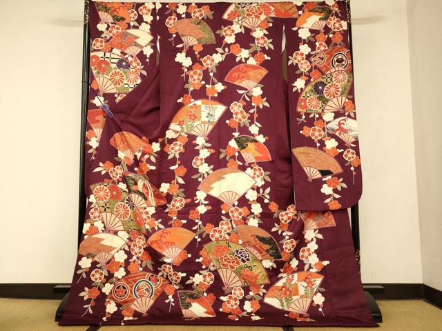 ■■■　サイズ　■■■ 身丈 181.5cm（肩から） 裄丈 70cm 袖丈 112cm　縫込み 5cm 袖幅 36cm 前幅 25cm 後幅 31.5cm 着物縫いこみ 内揚げ 0cm 裄 お袖側 約1cm　身頃側 約1cm ■■■　商品詳細　■■■ 【正絹・ふき綿仕立て】 状態は接写画像のように下前に変色、衿に薄い汚れ、身八つ口に糸解けがございますが その他特に目立ったシミ汚れなどもなく大変良い状態です。 大変上質な逸品になります。 お安く出品致しますので、是非この機会にいかがでしょうか？ ■■■　注意事項　■■■ ■モニター発色の具合により色合いが異なる場合がございます。 ■寸法は多少の誤差が生じる場合がございますのでご了承ください。 ■縫込みの長さが左右非対称の場合は短い部分を記載しております。 左右非対称であってもご返品・お値引き等の保証は出来かねますので、ご了承の上ご購入をお願い致します。 ■シミ等のチェックには注意を払っておりますが、見落としがある場合もございますし、個人の見解も様々ですので神経質な方のご購入はお控えください。 ■箪笥に入っておりました着物や帯なので畳みシワや匂いがあるものもございます。 ■お休みは基本的に土日祝となりますが、その他臨時でお休みする場合がございますのでご了承ください。 ■商品の発送は平日のみの発送となります。 ■夜間と土曜、日曜日はお問い合わせの回答が遅れる場合がございます。 ■当店では、お直し、紋入れ、お手入れ等は承っておりません。 ■生地の状態（ヤケ、経年劣化等）によってはサイズ直しが出来ない場合がございます。 その点もどうかご了承のうえ、ご購入をお願いいたします。 ■弊社で取り扱う商品は一点ものにつき、時期や在庫状況に応じて金額が変更となる場合がございます。 ■検針は行っておりません。予めご了承いただきますようお願いいたします。 ■【洗える着物】と記載のある商品におきましては、商品お届け後に洗濯を行ってしまってからのご返品にはご対応しかねます。 念の為、専門店でのお手入れをお願いいたします。 ■写真に写っている物が全てになります。それ以外の付属品はございませんのでご了承ください。 ■状態に関する写真につきましては、掲載可能な写真枚数に限りがあるため、各箇所につき1枚参考画像を掲載しております。 ■着物のサイズ目安は下記を参考ください↓ ＜女性着物＞　お端折り次第で＋5cm　−1cmが着用可能サイズ 　例）身丈170cmの場合、身長160cm〜175cm ＜男性着物＞　身丈＋約25cm〜27cm程が適応身長 　例）身丈155cmの場合、身長180〜182cm