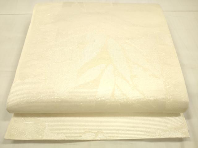 ■■■　サイズ　■■■ 長さ 420cm 幅 29.5cm程 ■■■　商品詳細　■■■ 【正絹】 状態は接写画像のように 柄止まり・裏地に薄い汚れがございますが その他特に目立ったシミ汚れなどもなく大変良い状態です。 着用時には見えない部分になるかと思いますので あまり気にならずお召になれるかと思います。 大変上質な逸品になります。 お安く出品致しますので、是非この機会にいかがでしょうか？ ■■■　注意事項　■■■ ■モニター発色の具合により色合いが異なる場合がございます。 ■寸法は多少の誤差が生じる場合がございますのでご了承ください。 ■縫込みの長さが左右非対称の場合は短い部分を記載しております。 左右非対称であってもご返品・お値引き等の保証は出来かねますので、ご了承の上ご購入をお願い致します。 ■シミ等のチェックには注意を払っておりますが、見落としがある場合もございますし、個人の見解も様々ですので神経質な方のご購入はお控えください。 ■箪笥に入っておりました着物や帯なので畳みシワや匂いがあるものもございます。 ■お休みは基本的に土日祝となりますが、その他臨時でお休みする場合がございますのでご了承ください。 ■商品の発送は平日のみの発送となります。 ■夜間と土曜、日曜日はお問い合わせの回答が遅れる場合がございます。 ■当店では、お直し、紋入れ、お手入れ等は承っておりません。 ■生地の状態（ヤケ、経年劣化等）によってはサイズ直しが出来ない場合がございます。 その点もどうかご了承のうえ、ご購入をお願いいたします。 ■弊社で取り扱う商品は一点ものにつき、時期や在庫状況に応じて金額が変更となる場合がございます。 ■検針は行っておりません。予めご了承いただきますようお願いいたします。 ■【洗える着物】と記載のある商品におきましては、商品お届け後に洗濯を行ってしまってからのご返品にはご対応しかねます。 念の為、専門店でのお手入れをお願いいたします。 ■着物のサイズ目安は下記を参考ください↓ ＜女性着物＞　お端折り次第で＋5cm　−1cmが着用可能サイズ 　例）身丈170cmの場合、身長160cm〜175cm ＜男性着物＞　身丈＋約25cm〜27cm程が適応身長 　例）身丈155cmの場合、身長180〜182cm