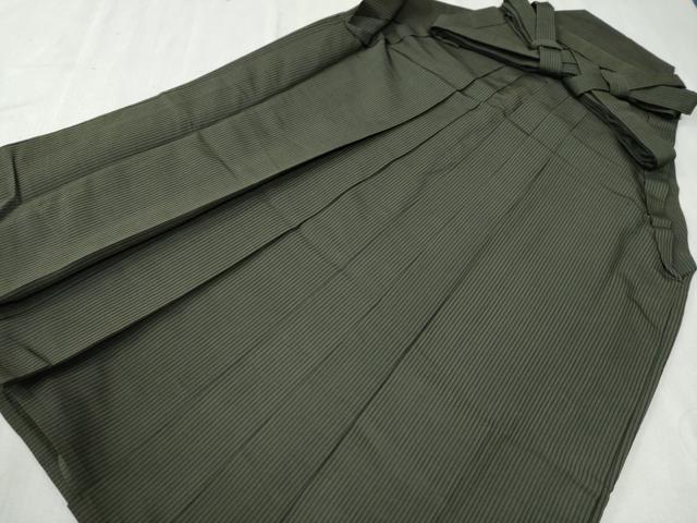 ■■■　サイズ　■■■ 紐下丈　約84cm ■■■　商品詳細　■■■ 【正絹】 状態は接写画像のように一のひだ・後ろひだに薄い汚れがございますが その他特に目立ったシミ汚れなどもなく大変良い状態です。 大変上質な逸品になります。 お安く出品...