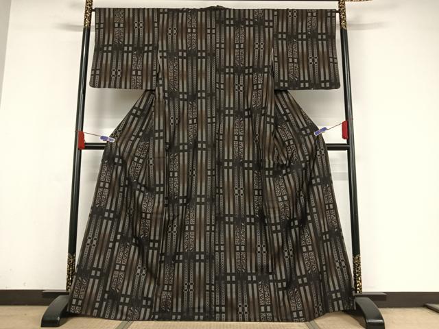 平和屋着物●本場大島紬　カタス7マルキ　花格子　黒地　正絹　逸品　AABA4498np