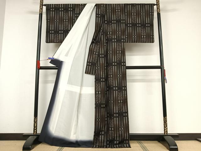 平和屋着物●本場大島紬　カタス7マルキ　花格子　黒地　正絹　逸品　AABA4498np