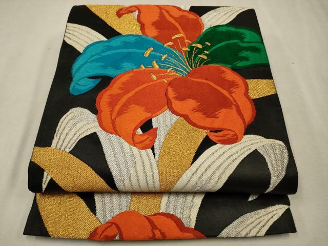 ■■■　サイズ　■■■ 長さ 426cm 幅 30.5cm程 ■■■　商品詳細　■■■ 【正絹・芯なし】 詳細に関しましては、画像をご確認ください。 大変上質な逸品になります。 お安く出品致しますので、是非この機会にいかがでしょうか？ ■■■　注意事項　■■■ ■モニター発色の具合により色合いが異なる場合がございます。 ■寸法は多少の誤差が生じる場合がございますのでご了承ください。 ■縫込みの長さが左右非対称の場合は短い部分を記載しております。 左右非対称であってもご返品・お値引き等の保証は出来かねますので、ご了承の上ご購入をお願い致します。 ■シミ等のチェックには注意を払っておりますが、見落としがある場合もございますし、個人の見解も様々ですので神経質な方のご購入はお控えください。 ■箪笥に入っておりました着物や帯なので畳みシワや匂いがあるものもございます。 ■お休みは基本的に土日祝となりますが、その他臨時でお休みする場合がございますのでご了承ください。 ■商品の発送は平日のみの発送となります。 ■夜間と土曜、日曜日はお問い合わせの回答が遅れる場合がございます。 ■当店では、お直し、紋入れ、お手入れ等は承っておりません。 ■生地の状態（ヤケ、経年劣化等）によってはサイズ直しが出来ない場合がございます。 その点もどうかご了承のうえ、ご購入をお願いいたします。 ■弊社で取り扱う商品は一点ものにつき、時期や在庫状況に応じて金額が変更となる場合がございます。 ■検針は行っておりません。予めご了承いただきますようお願いいたします。 ■【洗える着物】と記載のある商品におきましては、商品お届け後に洗濯を行ってしまってからのご返品にはご対応しかねます。 念の為、専門店でのお手入れをお願いいたします。 ■着物のサイズ目安は下記を参考ください↓ ＜女性着物＞　お端折り次第で＋5cm　−1cmが着用可能サイズ 　例）身丈170cmの場合、身長160cm〜175cm ＜男性着物＞　身丈＋約25cm〜27cm程が適応身長 　例）身丈155cmの場合、身長180〜182cm