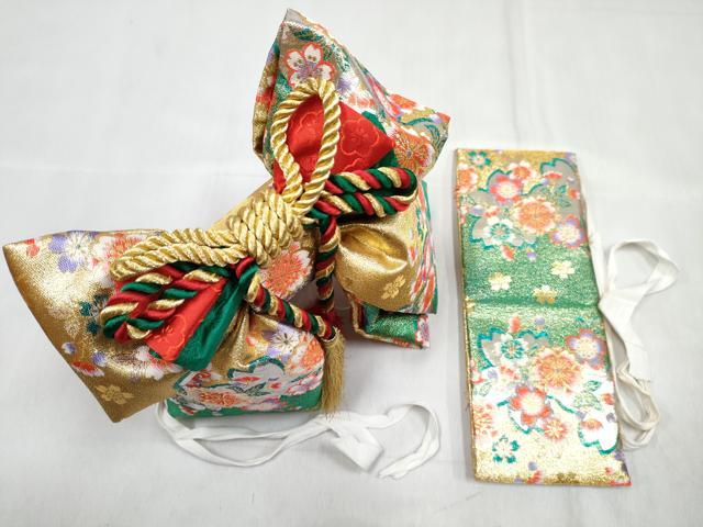 ■■■　サイズ　■■■ 【帯】 長さ 78.5cm　幅 11cm程 リボン横　26cm程 ■■■　商品詳細　■■■ 帯【交織】 状態は接写画像のように紐部分に薄い汚れがございますがその他表地は特に目立ったシミ汚れなどもなく大変良い状態です。 着用時には見えない部分になりますのであまり気にならずお召になれるかと思います。 お安く出品致しますので、是非この機会にいかがでしょうか？ ■■■　注意事項　■■■ ■モニター発色の具合により色合いが異なる場合がございます。 ■寸法は多少の誤差が生じる場合がございますのでご了承ください。 ■縫込みの長さが左右非対称の場合は短い部分を記載しております。 左右非対称であってもご返品・お値引き等の保証は出来かねますので、ご了承の上ご購入をお願い致します。 ■シミ等のチェックには注意を払っておりますが、見落としがある場合もございますし、個人の見解も様々ですので神経質な方のご購入はお控えください。 ■箪笥に入っておりました着物や帯なので畳みシワや匂いがあるものもございます。 ■お休みは基本的に土日祝となりますが、その他臨時でお休みする場合がございますのでご了承ください。 ■商品の発送は平日のみの発送となります。 ■夜間と土曜、日曜日はお問い合わせの回答が遅れる場合がございます。 ■当店では、お直し、紋入れ、お手入れ等は承っておりません。 ■生地の状態（ヤケ、経年劣化等）によってはサイズ直しが出来ない場合がございます。 その点もどうかご了承のうえ、ご購入をお願いいたします。 ■弊社で取り扱う商品は一点ものにつき、時期や在庫状況に応じて金額が変更となる場合がございます。 ■検針は行っておりません。予めご了承いただきますようお願いいたします。 ■【洗える着物】と記載のある商品におきましては、商品お届け後に洗濯を行ってしまってからのご返品にはご対応しかねます。 念の為、専門店でのお手入れをお願いいたします。 ■写真に写っている物が全てになります。それ以外の付属品はございませんのでご了承ください。 ■状態に関する写真につきましては、掲載可能な写真枚数に限りがあるため、各箇所につき1枚参考画像を掲載しております。 ■着物のサイズ目安は下記を参考ください↓ ＜女性着物＞　お端折り次第で＋5cm　−1cmが着用可能サイズ 　例）身丈170cmの場合、身長160cm〜175cm ＜男性着物＞　身丈＋約25cm〜27cm程が適応身長 　例）身丈155cmの場合、身長180〜182cm