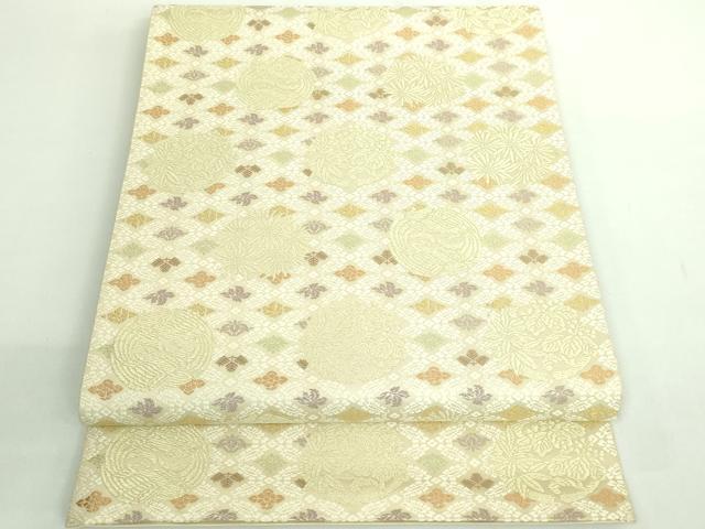 ■■■　サイズ　■■■ 長さ 440cm　幅 31cm程 ■■■　商品詳細　■■■ 【正絹】 状態は締めてはおりますが 特に目立ったシミ汚れなどもなく大変良い状態です。 西陣織の老舗、陰山織物謹製「箔屋清兵衛」ブランドです。 なめらかでしなやかな風合いは体によくなじみ フォーマルに最適な西陣織袋帯となっております。 多くの着物愛好家、茶家に愛されております。 大変上質な極上の逸品になります。 お安く出品致しますので、是非この機会にいかがでしょうか？ ■■■　注意事項　■■■ ■モニター発色の具合により色合いが異なる場合がございます。 ■寸法は多少の誤差が生じる場合がございますのでご了承ください。 ■縫込みの長さが左右非対称の場合は短い部分を記載しております。 左右非対称であってもご返品・お値引き等の保証は出来かねますので、ご了承の上ご購入をお願い致します。 ■シミ等のチェックには注意を払っておりますが、見落としがある場合もございますし、個人の見解も様々ですので神経質な方のご購入はお控えください。 ■箪笥に入っておりました着物や帯なので畳みシワや匂いがあるものもございます。 ■お休みは基本的に土日祝となりますが、その他臨時でお休みする場合がございますのでご了承ください。 ■商品の発送は平日のみの発送となります。 ■夜間と土曜、日曜日はお問い合わせの回答が遅れる場合がございます。 ■当店では、お直し、紋入れ、お手入れ等は承っておりません。 ■生地の状態（ヤケ、経年劣化等）によってはサイズ直しが出来ない場合がございます。 その点もどうかご了承のうえ、ご購入をお願いいたします。 ■弊社で取り扱う商品は一点ものにつき、時期や在庫状況に応じて金額が変更となる場合がございます。 ■検針は行っておりません。予めご了承いただきますようお願いいたします。 ■【洗える着物】と記載のある商品におきましては、商品お届け後に洗濯を行ってしまってからのご返品にはご対応しかねます。 念の為、専門店でのお手入れをお願いいたします。 ■着物のサイズ目安は下記を参考ください↓ ＜女性着物＞　お端折り次第で＋5?　−10?が着用可能サイズ 　例）身丈170?の場合、身長160?〜175? ＜男性着物＞　身丈＋約25?〜27?程が適応身長 　例）身丈155?の場合、身長180〜182?