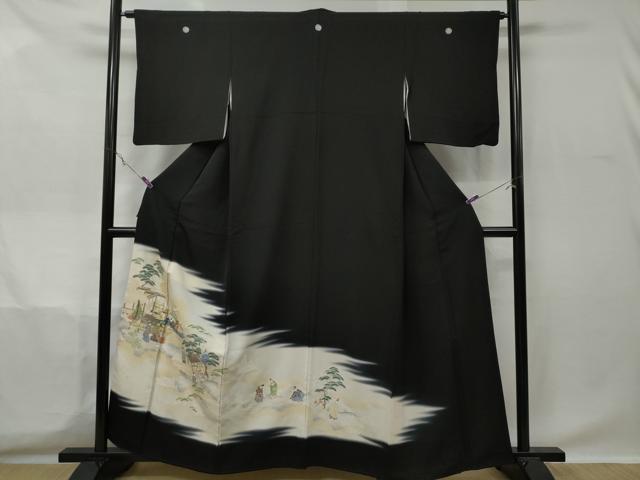 ■■■　サイズ　■■■ 身丈 159cm（肩から） 裄丈 64cm 袖丈 47cm　縫込み 3.5cm 袖幅 33cm 前幅 25cm 後幅 30cm 着物縫いこみ 内揚げ 8.5cm 裄 お袖側 約2cm　身頃側 約3cm ■■■　商品詳細　■■■ 【正絹・五つ紋・比翼仕立て・バチ衿】 状態は画像を添付しておりますので、そちらをご確認下さいますよう宜しくお願い致します。 大変上質な逸品になります。 お安く出品致しますので、是非この機会にいかがでしょうか？ ■■■　注意事項　■■■ ■モニター発色の具合により色合いが異なる場合がございます。 ■寸法は多少の誤差が生じる場合がございますのでご了承ください。 ■縫込みの長さが左右非対称の場合は短い部分を記載しております。 左右非対称であってもご返品・お値引き等の保証は出来かねますので、ご了承の上ご購入をお願い致します。 ■シミ等のチェックには注意を払っておりますが、見落としがある場合もございますし、個人の見解も様々ですので神経質な方のご購入はお控えください。 ■箪笥に入っておりました着物や帯なので畳みシワや匂いがあるものもございます。 ■お休みは基本的に土日祝となりますが、その他臨時でお休みする場合がございますのでご了承ください。 ■商品の発送は平日のみの発送となります。 ■夜間と土曜、日曜日はお問い合わせの回答が遅れる場合がございます。 ■当店では、お直し、紋入れ、お手入れ等は承っておりません。 ■生地の状態（ヤケ、経年劣化等）によってはサイズ直しが出来ない場合がございます。 その点もどうかご了承のうえ、ご購入をお願いいたします。 ■弊社で取り扱う商品は一点ものにつき、時期や在庫状況に応じて金額が変更となる場合がございます。 ■検針は行っておりません。予めご了承いただきますようお願いいたします。 ■【洗える着物】と記載のある商品におきましては、商品お届け後に洗濯を行ってしまってからのご返品にはご対応しかねます。 念の為、専門店でのお手入れをお願いいたします。 ■着物のサイズ目安は下記を参考ください↓ ＜女性着物＞　お端折り次第で＋5cm　−1cmが着用可能サイズ 　例）身丈170cmの場合、身長160cm〜175cm ＜男性着物＞　身丈＋約25cm〜27cm程が適応身長 　例）身丈155cmの場合、身長180〜182cm