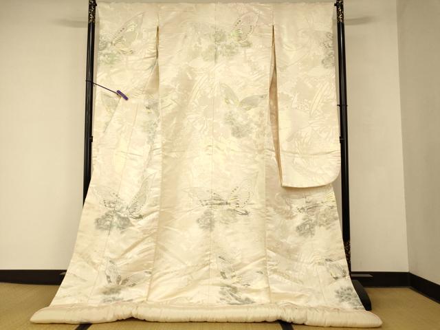 ■■■　サイズ　■■■ 身丈 191cm（肩から） 裄丈 66cm 袖丈 104cm　縫込み 4.5cm 袖幅 33.5cm 前幅 27cm 後幅 31cm 着物縫いこみ 内揚げ 0cm 裄 お袖側 約1cm　身頃側 約1cm ■■■　商品詳細　■■■ 【正絹・ふき綿仕立て】 状態は接写画像のようにふき綿部分・表地・袖口・胴裏に薄い汚れ、衿裏に糸解けがございますが その他特に目立ったシミ汚れなどもなく大変良い状態です。 大変上質な逸品になります。 お安く出品致しますので、是非この機会にいかがでしょうか？ ■■■　注意事項　■■■ ■モニター発色の具合により色合いが異なる場合がございます。 ■寸法は多少の誤差が生じる場合がございますのでご了承ください。 ■縫込みの長さが左右非対称の場合は短い部分を記載しております。 左右非対称であってもご返品・お値引き等の保証は出来かねますので、ご了承の上ご購入をお願い致します。 ■シミ等のチェックには注意を払っておりますが、見落としがある場合もございますし、個人の見解も様々ですので神経質な方のご購入はお控えください。 ■箪笥に入っておりました着物や帯なので畳みシワや匂いがあるものもございます。 ■お休みは基本的に土日祝となりますが、その他臨時でお休みする場合がございますのでご了承ください。 ■商品の発送は平日のみの発送となります。 ■夜間と土曜、日曜日はお問い合わせの回答が遅れる場合がございます。 ■当店では、お直し、紋入れ、お手入れ等は承っておりません。 ■生地の状態（ヤケ、経年劣化等）によってはサイズ直しが出来ない場合がございます。 その点もどうかご了承のうえ、ご購入をお願いいたします。 ■弊社で取り扱う商品は一点ものにつき、時期や在庫状況に応じて金額が変更となる場合がございます。 ■検針は行っておりません。予めご了承いただきますようお願いいたします。 ■【洗える着物】と記載のある商品におきましては、商品お届け後に洗濯を行ってしまってからのご返品にはご対応しかねます。 念の為、専門店でのお手入れをお願いいたします。 ■写真に写っている物が全てになります。 それ以外の付属品はございませんのでご了承ください。 ■状態に関する写真につきましては、掲載可能な写真枚数に限りがあるため、 各箇所につき1枚参考画像を掲載しております。 ■着物のサイズ目安は下記を参考ください↓ ＜女性着物＞　お端折り次第で＋5cm　−10cmが着用可能サイズ 　例）身丈170cmの場合、身長160cm〜175cm ＜男性着物＞　身丈＋約25cm〜27cm程が適応身長 　例）身丈155cmの場合、身長180cm〜182cm