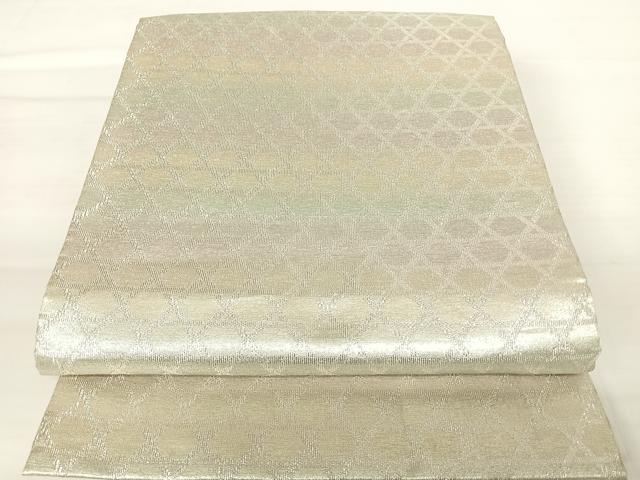 ■■■　サイズ　■■■ 長さ 428cm 幅 30.5cm程 ■■■　商品詳細　■■■ 【正絹】 詳細に関しましては、画像をご確認ください。 大変上質な逸品になります。 お安く出品致しますので、是非この機会にいかがでしょうか？ ■■■　注意事項　■■■ ■モニター発色の具合により色合いが異なる場合がございます。 ■寸法は多少の誤差が生じる場合がございますのでご了承ください。 ■縫込みの長さが左右非対称の場合は短い部分を記載しております。 左右非対称であってもご返品・お値引き等の保証は出来かねますので、ご了承の上ご購入をお願い致します。 ■シミ等のチェックには注意を払っておりますが、見落としがある場合もございますし、個人の見解も様々ですので神経質な方のご購入はお控えください。 ■箪笥に入っておりました着物や帯なので畳みシワや匂いがあるものもございます。 ■お休みは基本的に土日祝となりますが、その他臨時でお休みする場合がございますのでご了承ください。 ■商品の発送は平日のみの発送となります。 ■夜間と土曜、日曜日はお問い合わせの回答が遅れる場合がございます。 ■当店では、お直し、紋入れ、お手入れ等は承っておりません。 ■生地の状態（ヤケ、経年劣化等）によってはサイズ直しが出来ない場合がございます。 その点もどうかご了承のうえ、ご購入をお願いいたします。 ■弊社で取り扱う商品は一点ものにつき、時期や在庫状況に応じて金額が変更となる場合がございます。 ■検針は行っておりません。予めご了承いただきますようお願いいたします。 ■【洗える着物】と記載のある商品におきましては、商品お届け後に洗濯を行ってしまってからのご返品にはご対応しかねます。 念の為、専門店でのお手入れをお願いいたします。 ■着物のサイズ目安は下記を参考ください↓ ＜女性着物＞　お端折り次第で＋5cm　−1cmが着用可能サイズ 　例）身丈170cmの場合、身長160cm〜175cm ＜男性着物＞　身丈＋約25cm〜27cm程が適応身長 　例）身丈155cmの場合、身長180〜182cm