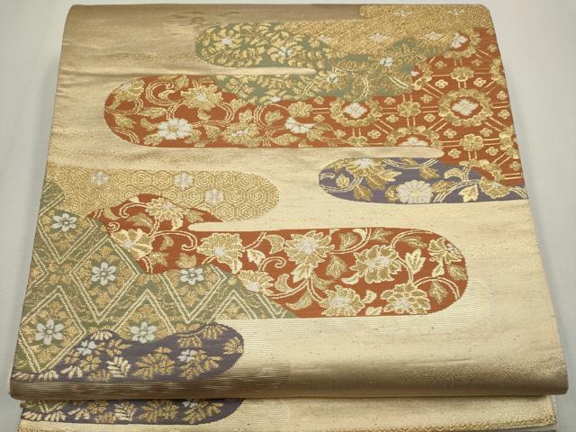 ■■■　サイズ　■■■ 長さ 438cm 幅 30.5cm程 ■■■　商品詳細　■■■ 【正絹・芯なし】 詳細に関しましては、画像をご確認ください。 大変上質な逸品になります。 お安く出品致しますので、是非この機会にいかがでしょうか？ ※汚れ等に関しましては、着用時には見えない部分になるかと思いますのであまり気にならずお召になれるかと思います。 ■■■　注意事項　■■■ ■モニター発色の具合により色合いが異なる場合がございます。 ■寸法は多少の誤差が生じる場合がございますのでご了承ください。 ■縫込みの長さが左右非対称の場合は短い部分を記載しております。 左右非対称であってもご返品・お値引き等の保証は出来かねますので、ご了承の上ご購入をお願い致します。 ■シミ等のチェックには注意を払っておりますが、見落としがある場合もございますし、個人の見解も様々ですので神経質な方のご購入はお控えください。 ■箪笥に入っておりました着物や帯なので畳みシワや匂いがあるものもございます。 ■お休みは基本的に土日祝となりますが、その他臨時でお休みする場合がございますのでご了承ください。 ■商品の発送は平日のみの発送となります。 ■夜間と土曜、日曜日はお問い合わせの回答が遅れる場合がございます。 ■当店では、お直し、紋入れ、お手入れ等は承っておりません。 ■生地の状態（ヤケ、経年劣化等）によってはサイズ直しが出来ない場合がございます。 その点もどうかご了承のうえ、ご購入をお願いいたします。 ■弊社で取り扱う商品は一点ものにつき、時期や在庫状況に応じて金額が変更となる場合がございます。 ■検針は行っておりません。予めご了承いただきますようお願いいたします。 ■【洗える着物】と記載のある商品におきましては、商品お届け後に洗濯を行ってしまってからのご返品にはご対応しかねます。 念の為、専門店でのお手入れをお願いいたします。 ■着物のサイズ目安は下記を参考ください↓ ＜女性着物＞　お端折り次第で＋5cm　−1cmが着用可能サイズ 　例）身丈170cmの場合、身長160cm〜175cm ＜男性着物＞　身丈＋約25cm〜27cm程が適応身長 　例）身丈155cmの場合、身長180〜182cm
