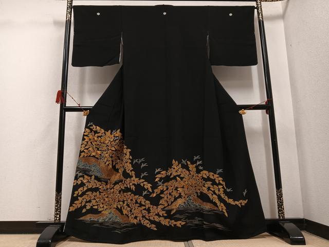 平和屋着物●豪華黒留袖　刺繍　花鳥文　鬼しぼ縮緬　正絹　逸品　AABD4433ph