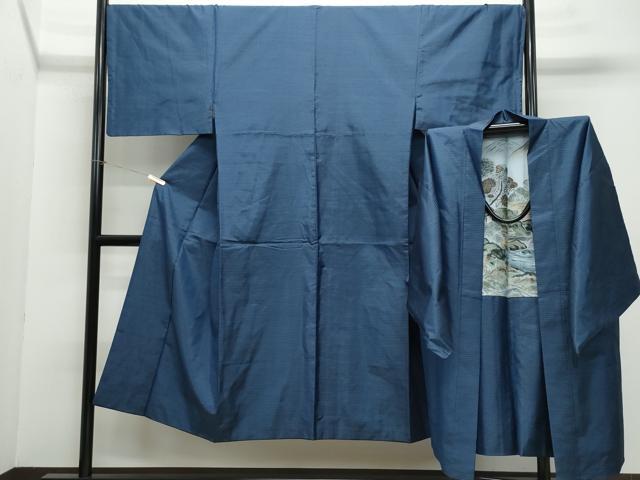 ■■■　サイズ　■■■ 【着物】 身丈 139cm（肩から） 裄丈 68.5cm 袖丈 44.5cm　縫込み 0cm 袖幅 34.5cm 前幅 26cm 後幅 30.5cm 着物縫いこみ 内揚げ 5.5cm 裄 お袖側 約1.5cm　身頃側 約0cm 【羽織】 身丈 89cm（肩から） 裄丈 69.5cm 袖丈 45cm　縫込み 0cm 袖幅 35cm 前幅 19.5cm 後幅 30.5cm 裄 お袖側 約1cm　身頃側 約0cm ■■■　商品詳細　■■■ 【正絹】 着物の状態は接写画像のように上前・後身頃に汚れがございますが その他特に目立ったシミ汚れなどもなく大変良い状態です。 羽織の状態は接写画像のように両袖に汚れがございますが その他特に目立ったシミ汚れなどもなく大変良い状態です。 大変上質な逸品になります。 お安く出品致しますので、是非この機会にいかがでしょうか？ ■■■　注意事項　■■■ ■モニター発色の具合により色合いが異なる場合がございます。 ■寸法は多少の誤差が生じる場合がございますのでご了承ください。 ■縫込みの長さが左右非対称の場合は短い部分を記載しております。 左右非対称であってもご返品・お値引き等の保証は出来かねますので、ご了承の上ご購入をお願い致します。 ■シミ等のチェックには注意を払っておりますが、見落としがある場合もございますし、個人の見解も様々ですので神経質な方のご購入はお控えください。 ■箪笥に入っておりました着物や帯なので畳みシワや匂いがあるものもございます。 ■お休みは基本的に土日祝となりますが、その他臨時でお休みする場合がございますのでご了承ください。 ■商品の発送は平日のみの発送となります。 ■夜間と土曜、日曜日はお問い合わせの回答が遅れる場合がございます。 ■当店では、お直し、紋入れ、お手入れ等は承っておりません。 ■生地の状態（ヤケ、経年劣化等）によってはサイズ直しが出来ない場合がございます。 その点もどうかご了承のうえ、ご購入をお願いいたします。 ■弊社で取り扱う商品は一点ものにつき、時期や在庫状況に応じて金額が変更となる場合がございます。 ■検針は行っておりません。予めご了承いただきますようお願いいたします。 ■【洗える着物】と記載のある商品におきましては、商品お届け後に洗濯を行ってしまってからのご返品にはご対応しかねます。 念の為、専門店でのお手入れをお願いいたします。 ■着物のサイズ目安は下記を参考ください↓ ＜女性着物＞　お端折り次第で＋5cm　−1cmが着用可能サイズ 　例）身丈170cmの場合、身長160cm〜175cm ＜男性着物＞　身丈＋約25cm〜27cm程が適応身長 　例）身丈155cmの場合、身長180〜182cm