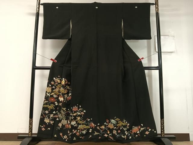 平和屋着物●豪華黒留袖　駒刺繍　宝尽くし飛鶴桐松文　金彩　正絹　逸品　CABC9839vp