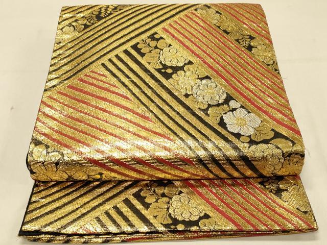 ■■■　サイズ　■■■ 長さ 440cm 幅 30.5cm程 ■■■　商品詳細　■■■ 【正絹】 詳細に関しましては、画像をご確認ください。 大変上質な逸品になります。 お安く出品致しますので、是非この機会にいかがでしょうか？ ■■■　注意事項　■■■ ■モニター発色の具合により色合いが異なる場合がございます。 ■寸法は多少の誤差が生じる場合がございますのでご了承ください。 ■縫込みの長さが左右非対称の場合は短い部分を記載しております。 左右非対称であってもご返品・お値引き等の保証は出来かねますので、ご了承の上ご購入をお願い致します。 ■シミ等のチェックには注意を払っておりますが、見落としがある場合もございますし、個人の見解も様々ですので神経質な方のご購入はお控えください。 ■箪笥に入っておりました着物や帯なので畳みシワや匂いがあるものもございます。 ■お休みは基本的に土日祝となりますが、その他臨時でお休みする場合がございますのでご了承ください。 ■商品の発送は平日のみの発送となります。 ■夜間と土曜、日曜日はお問い合わせの回答が遅れる場合がございます。 ■当店では、お直し、紋入れ、お手入れ等は承っておりません。 ■生地の状態（ヤケ、経年劣化等）によってはサイズ直しが出来ない場合がございます。 その点もどうかご了承のうえ、ご購入をお願いいたします。 ■弊社で取り扱う商品は一点ものにつき、時期や在庫状況に応じて金額が変更となる場合がございます。 ■検針は行っておりません。予めご了承いただきますようお願いいたします。 ■【洗える着物】と記載のある商品におきましては、商品お届け後に洗濯を行ってしまってからのご返品にはご対応しかねます。 念の為、専門店でのお手入れをお願いいたします。 ■着物のサイズ目安は下記を参考ください↓ ＜女性着物＞　お端折り次第で＋5cm　−1cmが着用可能サイズ 　例）身丈170cmの場合、身長160cm〜175cm ＜男性着物＞　身丈＋約25cm〜27cm程が適応身長 　例）身丈155cmの場合、身長180〜182cm