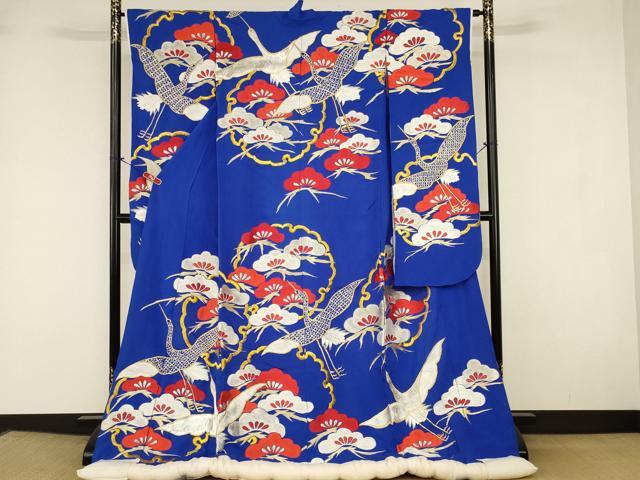 ■■■　サイズ　■■■ 身丈 178cm（肩から） 裄丈 64cm 袖丈 103cm　縫込み 3.5cm 袖幅 32cm 前幅 24cm 後幅 29cm 着物縫いこみ 内揚げ 0cm 裄 お袖側 約1cm　身頃側 約1cm ■■■　商品詳細　■■■ 【正絹・ふき綿仕立て】 状態は接写画像のようにふき綿部分に汚れがございますが その他特に目立ったシミ汚れなどもなく大変良い状態です。 大変上質な逸品になります。 お安く出品致しますので、是非この機会にいかがでしょうか？ ■■■　注意事項　■■■ ■モニター発色の具合により色合いが異なる場合がございます。 ■寸法は多少の誤差が生じる場合がございますのでご了承ください。 ■縫込みの長さが左右非対称の場合は短い部分を記載しております。 左右非対称であってもご返品・お値引き等の保証は出来かねますので、ご了承の上ご購入をお願い致します。 ■シミ等のチェックには注意を払っておりますが、見落としがある場合もございますし、個人の見解も様々ですので神経質な方のご購入はお控えください。 ■箪笥に入っておりました着物や帯なので畳みシワや匂いがあるものもございます。 ■お休みは基本的に土日祝となりますが、その他臨時でお休みする場合がございますのでご了承ください。 ■商品の発送は平日のみの発送となります。 ■夜間と土曜、日曜日はお問い合わせの回答が遅れる場合がございます。 ■当店では、お直し、紋入れ、お手入れ等は承っておりません。 ■生地の状態（ヤケ、経年劣化等）によってはサイズ直しが出来ない場合がございます。 その点もどうかご了承のうえ、ご購入をお願いいたします。 ■弊社で取り扱う商品は一点ものにつき、時期や在庫状況に応じて金額が変更となる場合がございます。 ■検針は行っておりません。予めご了承いただきますようお願いいたします。 ■【洗える着物】と記載のある商品におきましては、商品お届け後に洗濯を行ってしまってからのご返品にはご対応しかねます。 念の為、専門店でのお手入れをお願いいたします。 ■写真に写っている物が全てになります。 それ以外の付属品はございませんのでご了承ください。 ■状態に関する写真につきましては、掲載可能な写真枚数に限りがあるため、 各箇所につき1枚参考画像を掲載しております。 ■着物のサイズ目安は下記を参考ください↓ ＜女性着物＞　お端折り次第で＋5cm　−10cmが着用可能サイズ 　例）身丈170cmの場合、身長160cm〜175cm ＜男性着物＞　身丈＋約25cm〜27cm程が適応身長 　例）身丈155cmの場合、身長180cm〜182cm