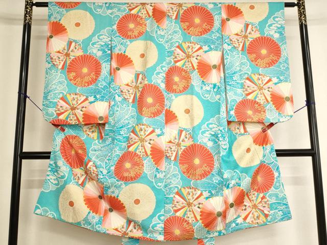 ■■■　サイズ　■■■ 【祝着】 身丈 119.5cm（肩から） 裄丈 59.5cm（肩上げ　0cm） 袖丈 64.5cm　縫込み 6.5cm 袖幅 32cm 前幅 19.5cm 後幅 28.5cm 着物縫いこみ 内揚げ 0cm （腰上げ　0cm） 裄 お袖側 約2cm　身頃側 約0cm ■■■　商品詳細　■■■ 着物【正絹】の状態は接写画像のように後身頃に汚れがございますが その他特に目立ったシミ汚れなどもなく大変良い状態です。 大変上質な逸品になります。 お安く出品致しますので、是非この機会にいかがでしょうか？ ■■■　注意事項　■■■ ■モニター発色の具合により色合いが異なる場合がございます。 ■寸法は多少の誤差が生じる場合がございますのでご了承ください。 ■縫込みの長さが左右非対称の場合は短い部分を記載しております。 左右非対称であってもご返品・お値引き等の保証は出来かねますので、ご了承の上ご購入をお願い致します。 ■シミ等のチェックには注意を払っておりますが、見落としがある場合もございますし、個人の見解も様々ですので神経質な方のご購入はお控えください。 ■箪笥に入っておりました着物や帯なので畳みシワや匂いがあるものもございます。 ■お休みは基本的に土日祝となりますが、その他臨時でお休みする場合がございますのでご了承ください。 ■商品の発送は平日のみの発送となります。 ■夜間と土曜、日曜日はお問い合わせの回答が遅れる場合がございます。 ■当店では、お直し、紋入れ、お手入れ等は承っておりません。 ■生地の状態（ヤケ、経年劣化等）によってはサイズ直しが出来ない場合がございます。 その点もどうかご了承のうえ、ご購入をお願いいたします。 ■弊社で取り扱う商品は一点ものにつき、時期や在庫状況に応じて金額が変更となる場合がございます。 ■検針は行っておりません。予めご了承いただきますようお願いいたします。 ■【洗える着物】と記載のある商品におきましては、商品お届け後に洗濯を行ってしまってからのご返品にはご対応しかねます。 念の為、専門店でのお手入れをお願いいたします。 ■写真に写っている物が全てになります。それ以外の付属品はございませんのでご了承ください。 ■状態に関する写真につきましては、掲載可能な写真枚数に限りがあるため、各箇所につき1枚参考画像を掲載しております。 ■着物のサイズ目安は下記を参考ください↓ ＜女性着物＞　お端折り次第で＋5cm　−1cmが着用可能サイズ 　例）身丈170cmの場合、身長160cm〜175cm ＜男性着物＞　身丈＋約25cm〜27cm程が適応身長 　例）身丈155cmの場合、身長180〜182cm