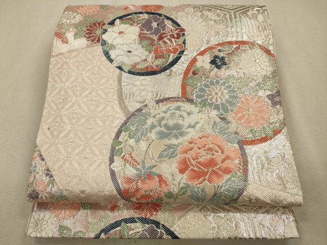 ■■■　サイズ　■■■ 長さ 428cm 幅 30.5cm程 ■■■　商品詳細　■■■ 【正絹・芯なし】 詳細に関しましては、画像をご確認ください。 大変上質な逸品になります。 お安く出品致しますので、是非この機会にいかがでしょうか？ ■■■　注意事項　■■■ ■モニター発色の具合により色合いが異なる場合がございます。 ■寸法は多少の誤差が生じる場合がございますのでご了承ください。 ■縫込みの長さが左右非対称の場合は短い部分を記載しております。 左右非対称であってもご返品・お値引き等の保証は出来かねますので、ご了承の上ご購入をお願い致します。 ■シミ等のチェックには注意を払っておりますが、見落としがある場合もございますし、個人の見解も様々ですので神経質な方のご購入はお控えください。 ■箪笥に入っておりました着物や帯なので畳みシワや匂いがあるものもございます。 ■お休みは基本的に土日祝となりますが、その他臨時でお休みする場合がございますのでご了承ください。 ■商品の発送は平日のみの発送となります。 ■夜間と土曜、日曜日はお問い合わせの回答が遅れる場合がございます。 ■当店では、お直し、紋入れ、お手入れ等は承っておりません。 ■生地の状態（ヤケ、経年劣化等）によってはサイズ直しが出来ない場合がございます。 その点もどうかご了承のうえ、ご購入をお願いいたします。 ■弊社で取り扱う商品は一点ものにつき、時期や在庫状況に応じて金額が変更となる場合がございます。 ■検針は行っておりません。予めご了承いただきますようお願いいたします。 ■【洗える着物】と記載のある商品におきましては、商品お届け後に洗濯を行ってしまってからのご返品にはご対応しかねます。 念の為、専門店でのお手入れをお願いいたします。 ■着物のサイズ目安は下記を参考ください↓ ＜女性着物＞　お端折り次第で＋5cm　−1cmが着用可能サイズ 　例）身丈170cmの場合、身長160cm〜175cm ＜男性着物＞　身丈＋約25cm〜27cm程が適応身長 　例）身丈155cmの場合、身長180〜182cm