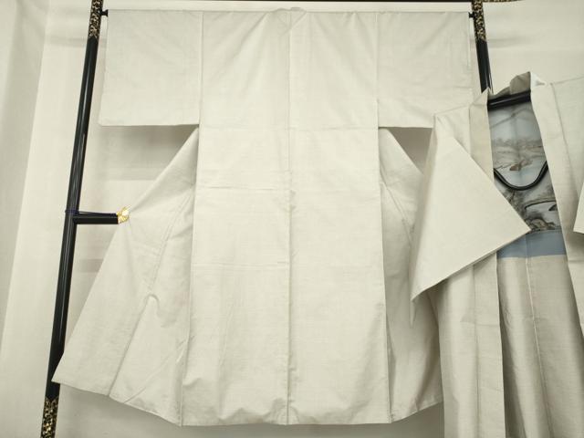 ■■■　サイズ　■■■ 【着物】 身丈 140cm（肩から） 裄丈 66cm 袖丈 47cm　縫込み 7cm 袖幅 34cm 前幅 26cm 後幅 30cm 着物縫いこみ 内揚げ 14cm 裄 お袖側 約5cm　身頃側 約2.5cm 【羽織】 身丈 93cm（肩から） 裄丈 67cm 袖丈 47.5cm　縫込み 4cm 袖幅 35cm 前幅 19cm 後幅 29.5cm 裄 お袖側 約4.5cm　身頃側 約4cm ■■■　商品詳細　■■■ 【正絹】 着物の状態は接写画像のように後身頃・下前に薄い汚れがございますが その他特に目立ったシミ汚れなどもなく大変良い状態です。 大変上質な逸品になります。 お安く出品致しますので、是非この機会にいかがでしょうか？ ■■■　注意事項　■■■ ■モニター発色の具合により色合いが異なる場合がございます。 ■寸法は多少の誤差が生じる場合がございますのでご了承ください。 ■縫込みの長さが左右非対称の場合は短い部分を記載しております。 左右非対称であってもご返品・お値引き等の保証は出来かねますので、ご了承の上ご購入をお願い致します。 ■シミ等のチェックには注意を払っておりますが、見落としがある場合もございますし、個人の見解も様々ですので神経質な方のご購入はお控えください。 ■箪笥に入っておりました着物や帯なので畳みシワや匂いがあるものもございます。 ■お休みは基本的に土日祝となりますが、その他臨時でお休みする場合がございますのでご了承ください。 ■商品の発送は平日のみの発送となります。 ■夜間と土曜、日曜日はお問い合わせの回答が遅れる場合がございます。 ■当店では、お直し、紋入れ、お手入れ等は承っておりません。 ■生地の状態（ヤケ、経年劣化等）によってはサイズ直しが出来ない場合がございます。 その点もどうかご了承のうえ、ご購入をお願いいたします。 ■弊社で取り扱う商品は一点ものにつき、時期や在庫状況に応じて金額が変更となる場合がございます。 ■検針は行っておりません。予めご了承いただきますようお願いいたします。 ■【洗える着物】と記載のある商品におきましては、商品お届け後に洗濯を行ってしまってからのご返品にはご対応しかねます。 念の為、専門店でのお手入れをお願いいたします。 ■着物のサイズ目安は下記を参考ください↓ ＜女性着物＞　お端折り次第で＋5cm　−1cmが着用可能サイズ 　例）身丈170cmの場合、身長160cm〜175cm ＜男性着物＞　身丈＋約25cm〜27cm程が適応身長 　例）身丈155cmの場合、身長180〜182cm