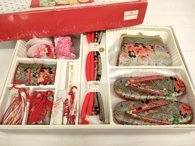 平和屋本店[]七五三　女の子　和装小物セット　草花文　金銀糸　箱付き　逸品　未...