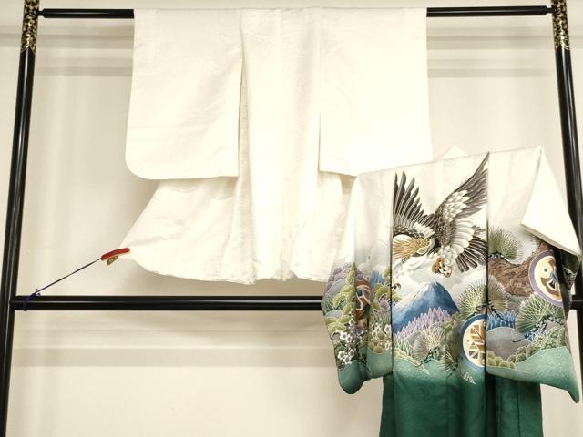 ■■■　サイズ　■■■ 【祝着】 身丈 74cm（肩から） 裄丈 38cm（肩上げ　7cm） 袖丈 48cm　縫込み 2cm 袖幅 28.5cm 前幅 18.5cm 後幅 23.5cm 着物縫いこみ 内揚げ 0cm （腰上げ　0cm） 裄 お袖側 約2cm　身頃側 約1cm 【羽織】 身丈 62.5cm（肩から） 裄丈 41.5cm（肩上げ　6cm） 袖丈 49cm　縫込み 2.5cm 袖幅 30cm 前幅 18.5cm 後幅 24cm （腰上げ　5cm） 裄 お袖側 約2.5cm　身頃側 約1cm ■■■　商品詳細　■■■ 着物【化繊】の状態は接写画像のように袖口・上前・衿に汚れがございますが その他特に目立ったシミ汚れなどもなく大変良い状態です。 羽織【化繊】の状態は特に目立ったシミ汚れなどもなく大変良い状態です。 お安く出品致しますので、是非この機会にいかがでしょうか？ ■■■　注意事項　■■■ ■モニター発色の具合により色合いが異なる場合がございます。 ■寸法は多少の誤差が生じる場合がございますのでご了承ください。 ■縫込みの長さが左右非対称の場合は短い部分を記載しております。 左右非対称であってもご返品・お値引き等の保証は出来かねますので、ご了承の上ご購入をお願い致します。 ■シミ等のチェックには注意を払っておりますが、見落としがある場合もございますし、個人の見解も様々ですので神経質な方のご購入はお控えください。 ■箪笥に入っておりました着物や帯なので畳みシワや匂いがあるものもございます。 ■お休みは基本的に土日祝となりますが、その他臨時でお休みする場合がございますのでご了承ください。 ■商品の発送は平日のみの発送となります。 ■夜間と土曜、日曜日はお問い合わせの回答が遅れる場合がございます。 ■当店では、お直し、紋入れ、お手入れ等は承っておりません。 ■生地の状態（ヤケ、経年劣化等）によってはサイズ直しが出来ない場合がございます。 その点もどうかご了承のうえ、ご購入をお願いいたします。 ■弊社で取り扱う商品は一点ものにつき、時期や在庫状況に応じて金額が変更となる場合がございます。 ■検針は行っておりません。予めご了承いただきますようお願いいたします。 ■【洗える着物】と記載のある商品におきましては、商品お届け後に洗濯を行ってしまってからのご返品にはご対応しかねます。 念の為、専門店でのお手入れをお願いいたします。 ■着物のサイズ目安は下記を参考ください↓ ＜女性着物＞　お端折り次第で＋5cm　−1cmが着用可能サイズ 　例）身丈170cmの場合、身長160cm〜175cm ＜男性着物＞　身丈＋約25cm〜27cm程が適応身長 　例）身丈155cmの場合、身長180〜182cm