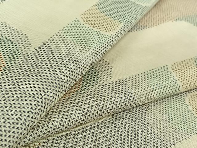 平和屋着物▽本場大島紬　単衣　白大島　120亀甲　唐草花文　正絹　逸品　AAAS4957fy 平和屋着物▽本場大島紬 白大島 単衣 120亀甲 雲取り文 正絹