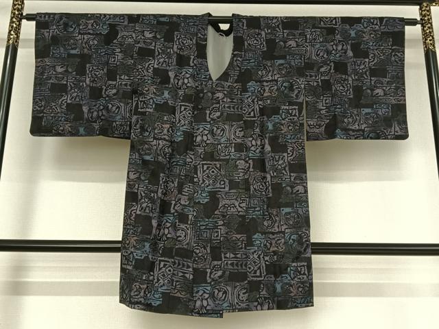 平和屋着物●道中着　壁画文様　黒地　ロング丈　正絹　逸品　AAAY9946np