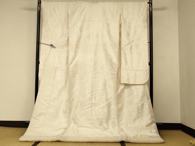 ■■■　サイズ　■■■ 身丈 189cm（肩から） 裄丈 66cm 袖丈 104.5cm　縫込み 5cm 袖幅 33cm 前幅 26cm 後幅 31cm 着物縫いこみ 内揚げ 0cm 裄 お袖側 約2cm　身頃側 約1cm ■■■　商品詳細　■■■ 【正絹・ふき綿仕立て】 状態は接写画像のようにふき綿部分・表地・袖口・袖裏・衿裏に薄い汚れがございますが その他特に目立ったシミ汚れなどもなく大変良い状態です。 大変上質な逸品になります。 お安く出品致しますので、是非この機会にいかがでしょうか？ ■■■　注意事項　■■■ ■モニター発色の具合により色合いが異なる場合がございます。 ■寸法は多少の誤差が生じる場合がございますのでご了承ください。 ■縫込みの長さが左右非対称の場合は短い部分を記載しております。 左右非対称であってもご返品・お値引き等の保証は出来かねますので、ご了承の上ご購入をお願い致します。 ■シミ等のチェックには注意を払っておりますが、見落としがある場合もございますし、個人の見解も様々ですので神経質な方のご購入はお控えください。 ■箪笥に入っておりました着物や帯なので畳みシワや匂いがあるものもございます。 ■お休みは基本的に土日祝となりますが、その他臨時でお休みする場合がございますのでご了承ください。 ■商品の発送は平日のみの発送となります。 ■夜間と土曜、日曜日はお問い合わせの回答が遅れる場合がございます。 ■当店では、お直し、紋入れ、お手入れ等は承っておりません。 ■生地の状態（ヤケ、経年劣化等）によってはサイズ直しが出来ない場合がございます。 その点もどうかご了承のうえ、ご購入をお願いいたします。 ■弊社で取り扱う商品は一点ものにつき、時期や在庫状況に応じて金額が変更となる場合がございます。 ■検針は行っておりません。予めご了承いただきますようお願いいたします。 ■【洗える着物】と記載のある商品におきましては、商品お届け後に洗濯を行ってしまってからのご返品にはご対応しかねます。 念の為、専門店でのお手入れをお願いいたします。 ■写真に写っている物が全てになります。 それ以外の付属品はございませんのでご了承ください。 ■状態に関する写真につきましては、掲載可能な写真枚数に限りがあるため、 各箇所につき1枚参考画像を掲載しております。 ■着物のサイズ目安は下記を参考ください↓ ＜女性着物＞　お端折り次第で＋5cm　−10cmが着用可能サイズ 　例）身丈170cmの場合、身長160cm〜175cm ＜男性着物＞　身丈＋約25cm〜27cm程が適応身長 　例）身丈155cmの場合、身長180cm〜182cm