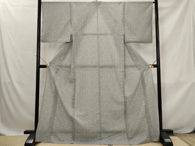 ■■■　サイズ　■■■ 身丈 171cm（肩から） 裄丈 66cm 袖丈 51cm　縫込み 2cm 袖幅 34cm 前幅 26cm 後幅 30cm 着物縫いこみ 内揚げ 0cm 裄 お袖側 約0cm　身頃側 約1cm ■■■　商品詳細　■■■ 【化繊】 状態は特に目立ったシミ汚れなどもなく大変良い状態です。 お安く出品致しますので、是非この機会にいかがでしょうか？※ご自身で洗濯された場合の保証はできかねます。 専門店にご相談ください。 ■■■　注意事項　■■■ ■モニター発色の具合により色合いが異なる場合がございます。 ■寸法は多少の誤差が生じる場合がございますのでご了承ください。 ■縫込みの長さが左右非対称の場合は短い部分を記載しております。 左右非対称であってもご返品・お値引き等の保証は出来かねますので、ご了承の上ご購入をお願い致します。 ■シミ等のチェックには注意を払っておりますが、見落としがある場合もございますし、個人の見解も様々ですので神経質な方のご購入はお控えください。 ■箪笥に入っておりました着物や帯なので畳みシワや匂いがあるものもございます。 ■お休みは基本的に土日祝となりますが、その他臨時でお休みする場合がございますのでご了承ください。 ■商品の発送は平日のみの発送となります。 ■夜間と土曜、日曜日はお問い合わせの回答が遅れる場合がございます。 ■当店では、お直し、紋入れ、お手入れ等は承っておりません。 ■生地の状態（ヤケ、経年劣化等）によってはサイズ直しが出来ない場合がございます。 その点もどうかご了承のうえ、ご購入をお願いいたします。 ■弊社で取り扱う商品は一点ものにつき、時期や在庫状況に応じて金額が変更となる場合がございます。 ■検針は行っておりません。予めご了承いただきますようお願いいたします。 ■【洗える着物】と記載のある商品におきましては、商品お届け後に洗濯を行ってしまってからのご返品にはご対応しかねます。 念の為、専門店でのお手入れをお願いいたします。 ■写真に写っている物が全てになります。それ以外の付属品はございませんのでご了承ください。 ■状態に関する写真につきましては、掲載可能な写真枚数に限りがあるため、各箇所につき1枚参考画像を掲載しております。 ■着物のサイズ目安は下記を参考ください↓ ＜女性着物＞　お端折り次第で＋5cm　−1cmが着用可能サイズ 　例）身丈170cmの場合、身長160cm〜175cm ＜男性着物＞　身丈＋約25cm〜27cm程が適応身長 　例）身丈155cmの場合、身長180〜182cm