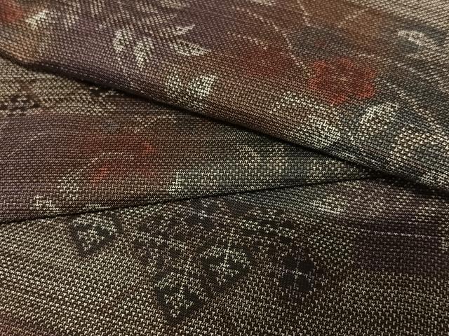 Kimono - 平和屋着物●本場大島紬　泥染め　カタス9マルキ　横段草花文　正絹　逸品　AAAY6678zg