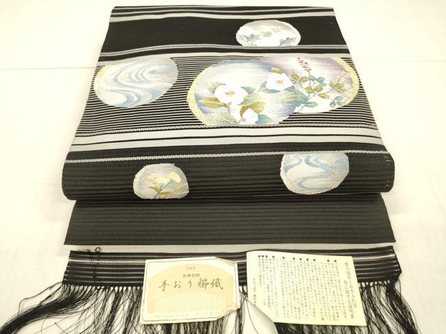 ■■■　サイズ　■■■ 長さ 360.5cm 幅 29.5cm程 ■■■　商品詳細　■■■ 【正絹】 状態は接写画像のように 胴回り・裏地に若干の擦れがございますが その他特に目立ったシミ汚れなどもなく大変良い状態です。 大変上質な逸品になります。 お安く出品致しますので、是非この機会にいかがでしょうか？ ■■■　注意事項　■■■ ■モニター発色の具合により色合いが異なる場合がございます。 ■寸法は多少の誤差が生じる場合がございますのでご了承ください。 ■縫込みの長さが左右非対称の場合は短い部分を記載しております。 左右非対称であってもご返品・お値引き等の保証は出来かねますので、ご了承の上ご購入をお願い致します。 ■シミ等のチェックには注意を払っておりますが、見落としがある場合もございますし、個人の見解も様々ですので神経質な方のご購入はお控えください。 ■箪笥に入っておりました着物や帯なので畳みシワや匂いがあるものもございます。 ■お休みは基本的に土日祝となりますが、その他臨時でお休みする場合がございますのでご了承ください。 ■商品の発送は平日のみの発送となります。 ■夜間と土曜、日曜日はお問い合わせの回答が遅れる場合がございます。 ■当店では、お直し、紋入れ、お手入れ等は承っておりません。 ■生地の状態（ヤケ、経年劣化等）によってはサイズ直しが出来ない場合がございます。 その点もどうかご了承のうえ、ご購入をお願いいたします。 ■弊社で取り扱う商品は一点ものにつき、時期や在庫状況に応じて金額が変更となる場合がございます。 ■検針は行っておりません。予めご了承いただきますようお願いいたします。 ■【洗える着物】と記載のある商品におきましては、商品お届け後に洗濯を行ってしまってからのご返品にはご対応しかねます。 念の為、専門店でのお手入れをお願いいたします。 ■着物のサイズ目安は下記を参考ください↓ ＜女性着物＞　お端折り次第で＋5?　−10?が着用可能サイズ 　例）身丈170?の場合、身長160?〜175? ＜男性着物＞　身丈＋約25?〜27?程が適応身長 　例）身丈155?の場合、身長180〜182?