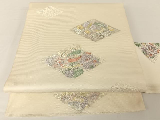 ■■■　サイズ　■■■ 長さ 371cm 幅 32.5cm程 ■■■　商品詳細　■■■ 【正絹】 状態は接写画像のように 前柄に薄い汚れがございますが その他特に目立ったシミ汚れなどもなく大変良い状態です。 大変上質な逸品になります。 お安く出品致しますので、是非この機会にいかがでしょうか？ ■■■　注意事項　■■■ ■モニター発色の具合により色合いが異なる場合がございます。 ■寸法は多少の誤差が生じる場合がございますのでご了承ください。 ■縫込みの長さが左右非対称の場合は短い部分を記載しております。 左右非対称であってもご返品・お値引き等の保証は出来かねますので、ご了承の上ご購入をお願い致します。 ■シミ等のチェックには注意を払っておりますが、見落としがある場合もございますし、個人の見解も様々ですので神経質な方のご購入はお控えください。 ■箪笥に入っておりました着物や帯なので畳みシワや匂いがあるものもございます。 ■お休みは基本的に土日祝となりますが、その他臨時でお休みする場合がございますのでご了承ください。 ■商品の発送は平日のみの発送となります。 ■夜間と土曜、日曜日はお問い合わせの回答が遅れる場合がございます。 ■当店では、お直し、紋入れ、お手入れ等は承っておりません。 ■生地の状態（ヤケ、経年劣化等）によってはサイズ直しが出来ない場合がございます。 その点もどうかご了承のうえ、ご購入をお願いいたします。 ■弊社で取り扱う商品は一点ものにつき、時期や在庫状況に応じて金額が変更となる場合がございます。 ■検針は行っておりません。予めご了承いただきますようお願いいたします。 ■【洗える着物】と記載のある商品におきましては、商品お届け後に洗濯を行ってしまってからのご返品にはご対応しかねます。 念の為、専門店でのお手入れをお願いいたします。 ■着物のサイズ目安は下記を参考ください↓ ＜女性着物＞　お端折り次第で＋5?　−10?が着用可能サイズ 　例）身丈170?の場合、身長160?〜175? ＜男性着物＞　身丈＋約25?〜27?程が適応身長 　例）身丈155?の場合、身長180〜182?