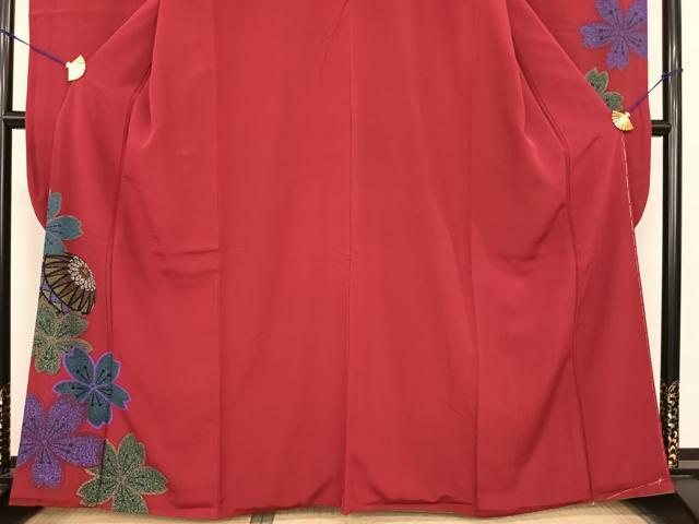 平和屋の平和屋着物●豪華振袖　舞花文　毬　真紅色地　西武百貨店扱い　正絹　逸品　AABF0201fy｜アングル3