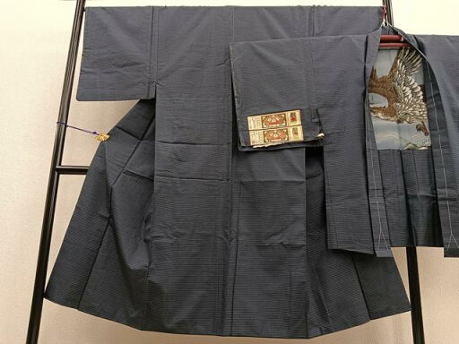 平和屋着物●男性 本場大島紬 アンサンブル 幾何学文様 羽裏:鷹 長羽織 上村商店謹製 証紙付き 正絹 逸品 未使用 BAAU4677gt 平和屋着物●男性 本場大島紬 アンサンブル 幾何学文様 羽裏:鷹 長羽織 上村商店謹製 証紙付き 正絹 逸品 未使用 BAAU4677gt